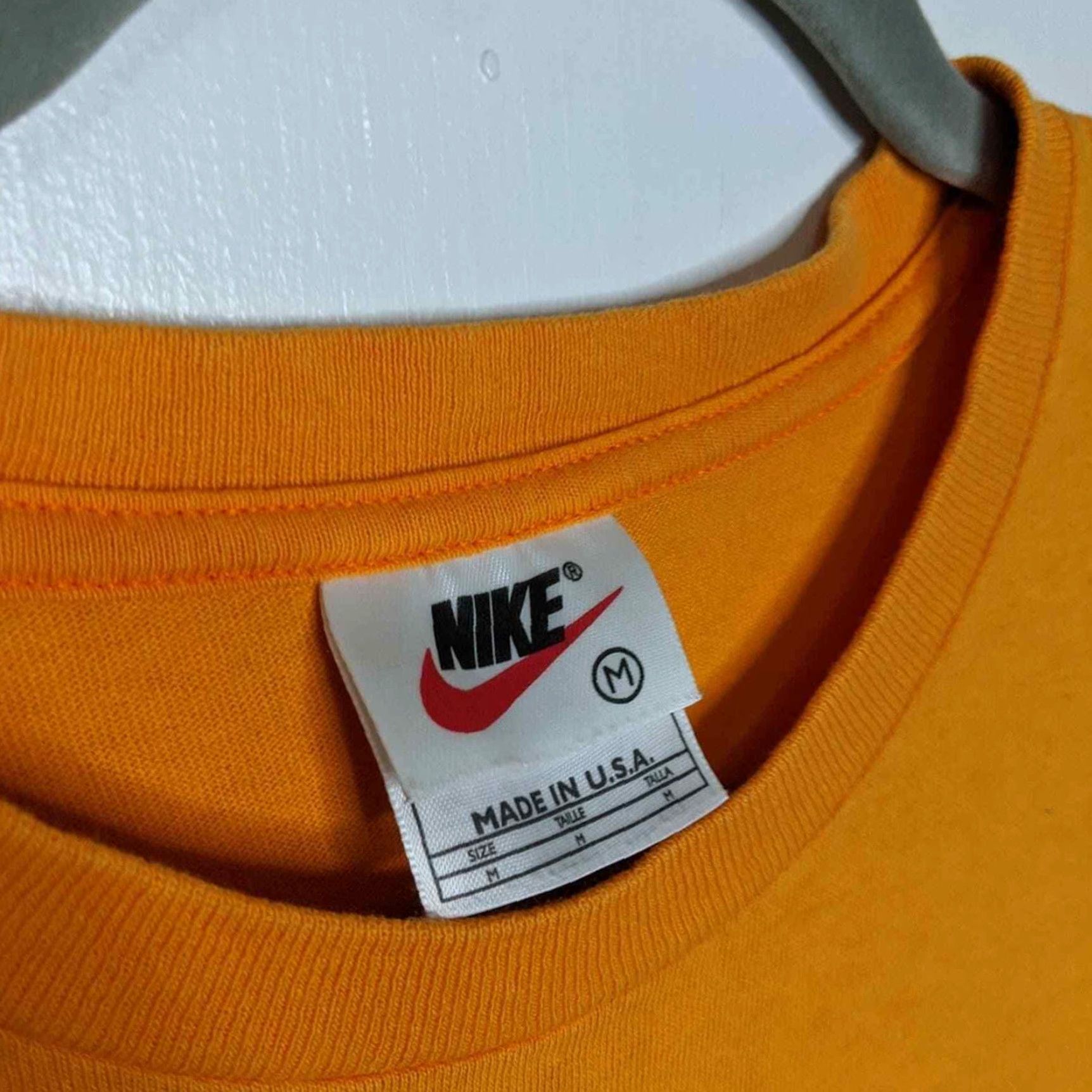 Nike VINTAGE Nike TShirt Shirt 90s Y2K Swoosh Center Big VTG Orange M Unisex Adults Mens Girls Womens Size US M / EU 48-50 / 2 - 3 Thumbnail
