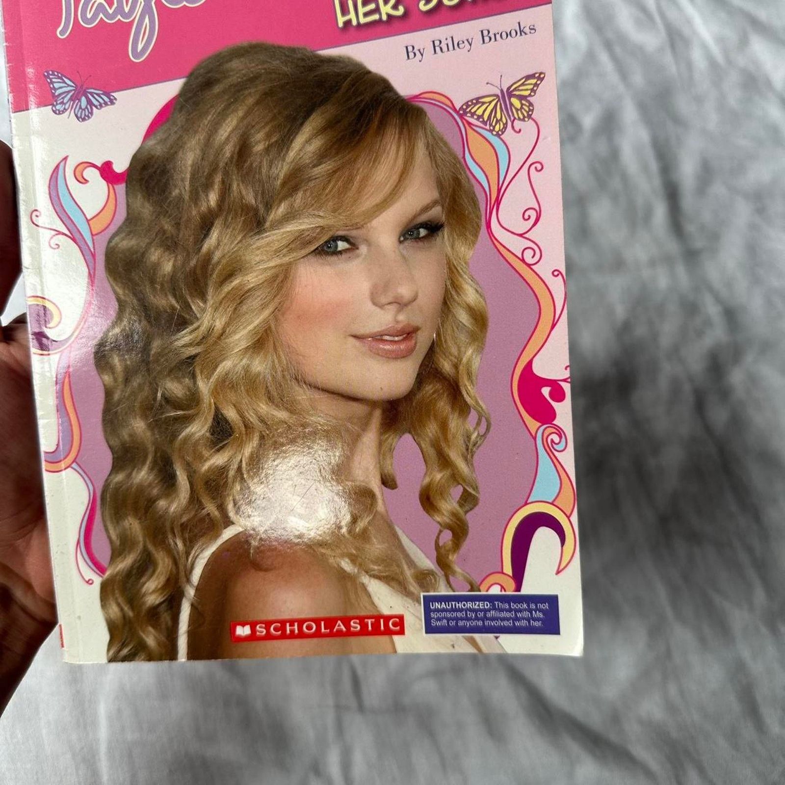 Vintage Rare Collectible Taylor Swift 2000s Her Song Scholastic Book Size ONE SIZE - 2 Thumbnail