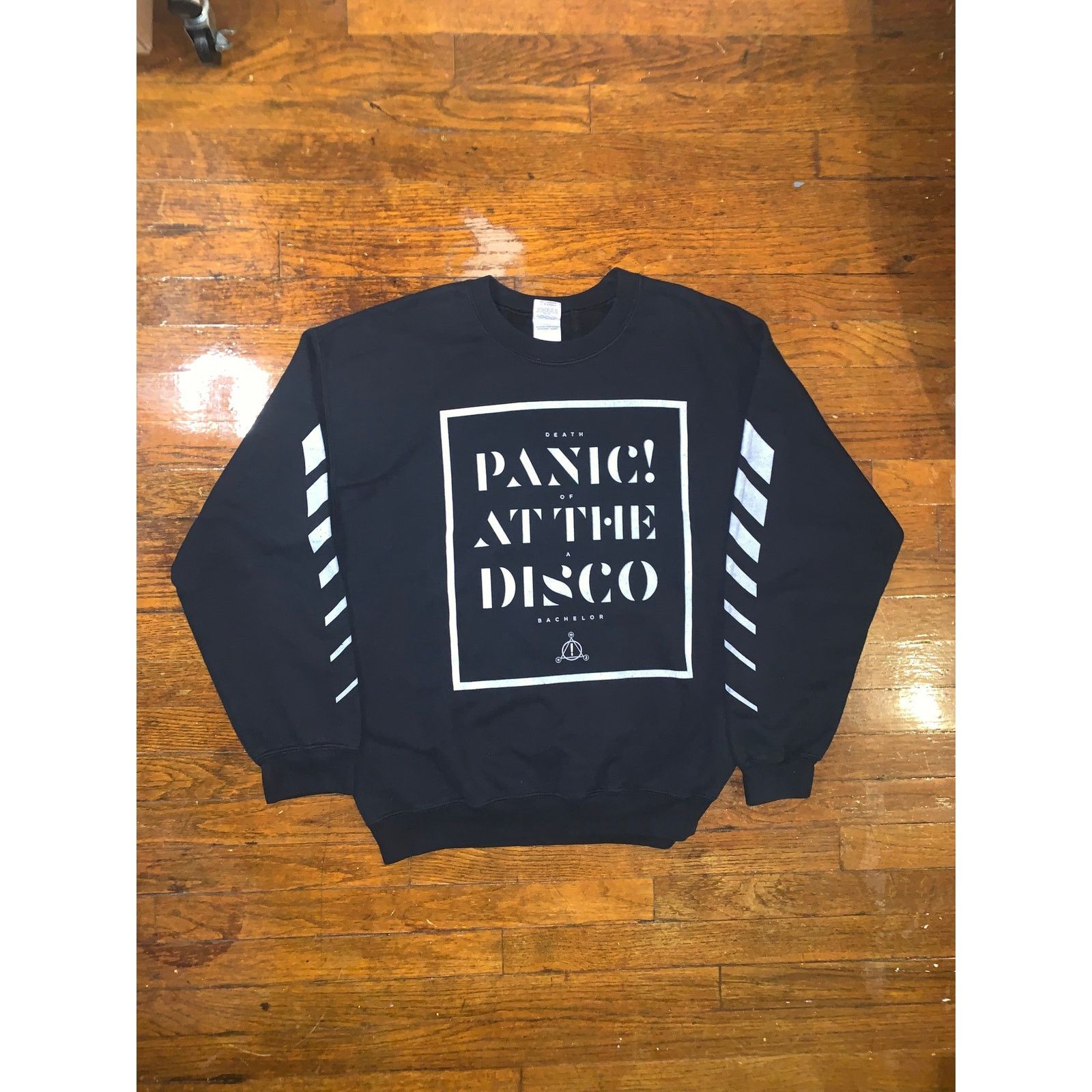 Band Tees × Gildan Panic! At The Disco Death of a Bachelor Long Sleeve Shirt L Size US L / EU 52-54 / 3 - 1 Thumbnail