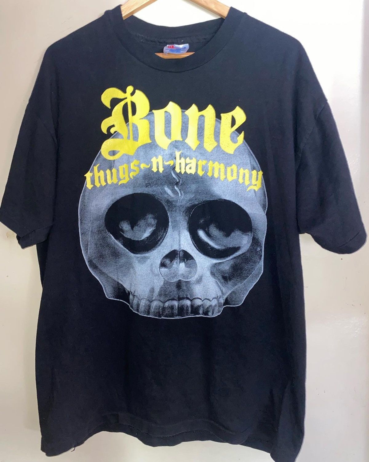 Image of Band Tees x Rap Tees Bone Thugs In Harmony Creepin On A Come Up Tshirt in Black, Men's (Size XL)