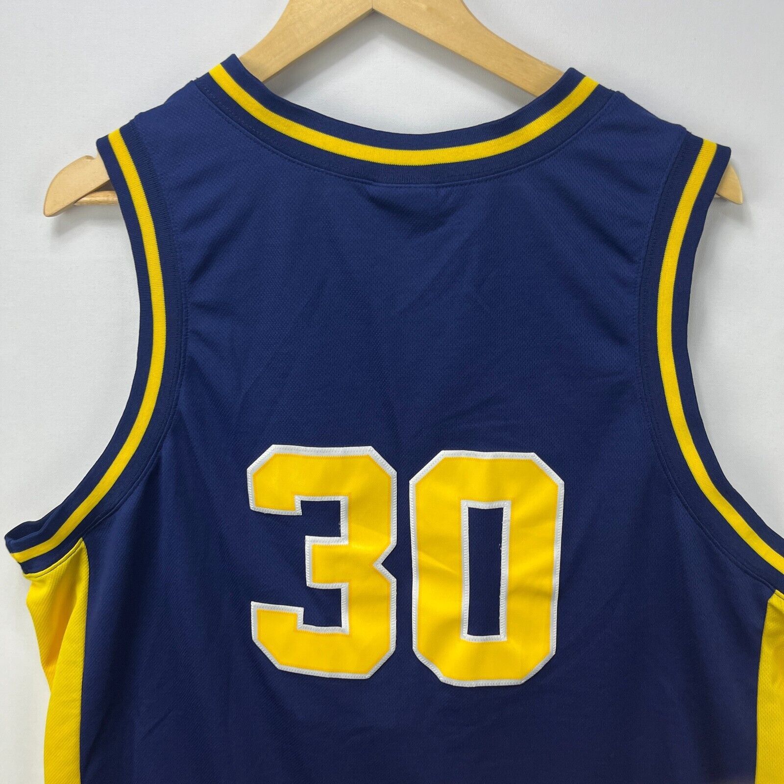 Foot Locker × Vintage Vintage Michigan Wolverines Basketball Jersey XL Size US XL / EU 56 / 4 - 7 Thumbnail