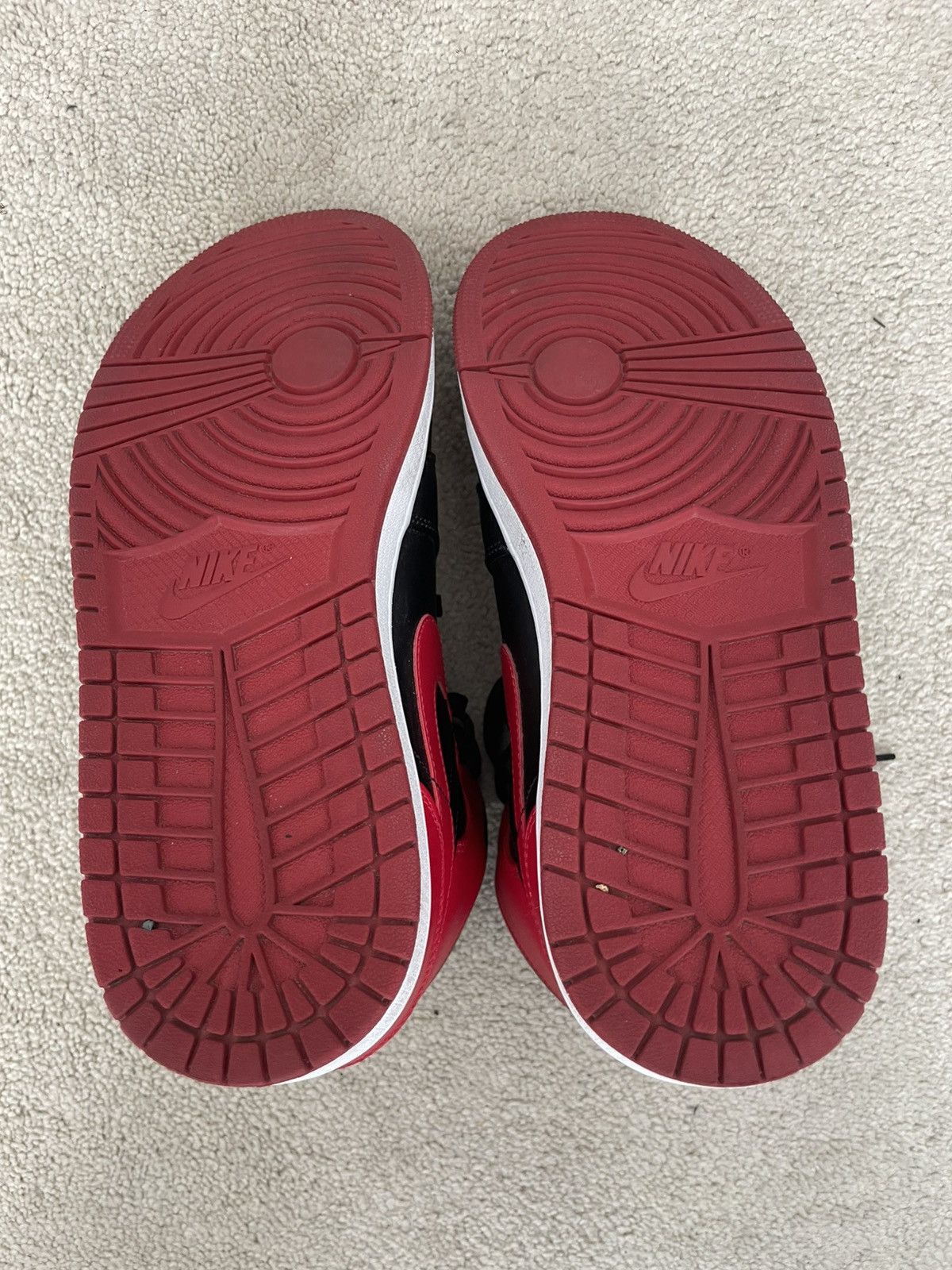 Jordan Brand Nike Air Jordan 1 Mid Banned (2020) Size US 9.5 / EU 42-43 - 8 Thumbnail