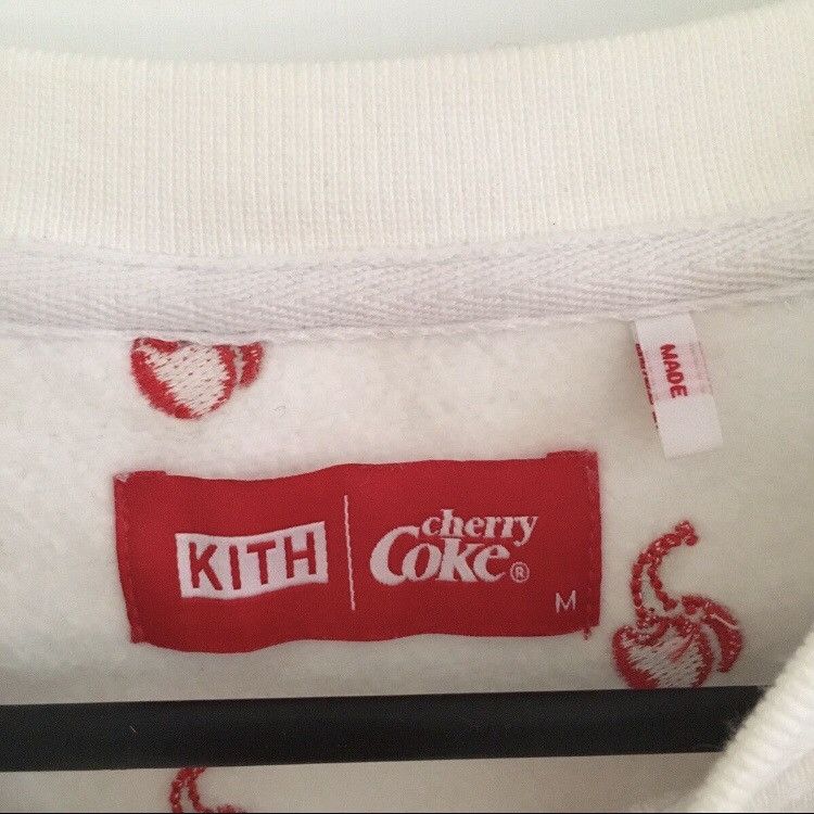 Coca Cola × Kith Kith x Coca-Cola Cherries Crewneck F/F Size US M / EU 48-50 / 2 - 3 Thumbnail