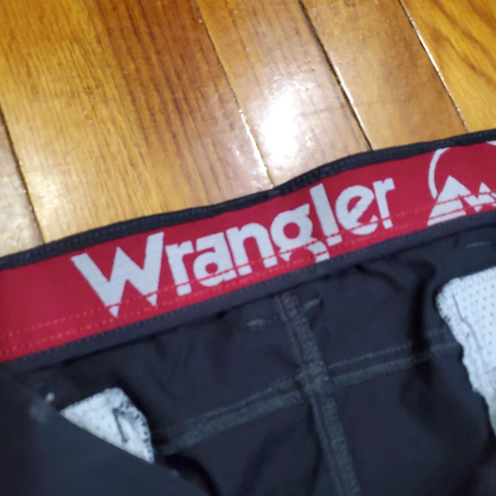 Wrangler VINTAGE? No. Wrangler Mens Cargo Pants 46 45x30 Black Outdoor Hiking Travel Pockets Pants Mens Black Wrangler Cargo Pants 46 Casual Zip Front Pockets Size US 30 / EU 46 - 7 Thumbnail