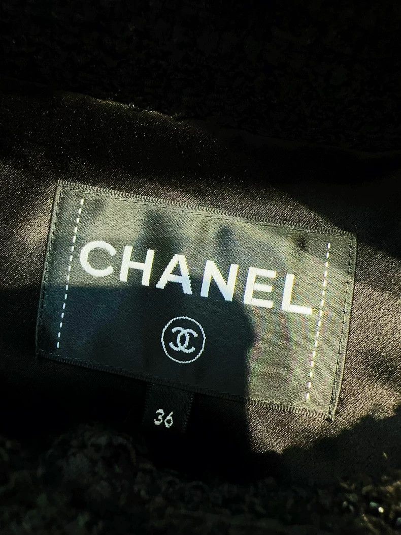 Chanel Chanel 23A black beaded gold buckle round-neck long-sleeve Size XS / US 0-2 / IT 36-38 - 5 Thumbnail
