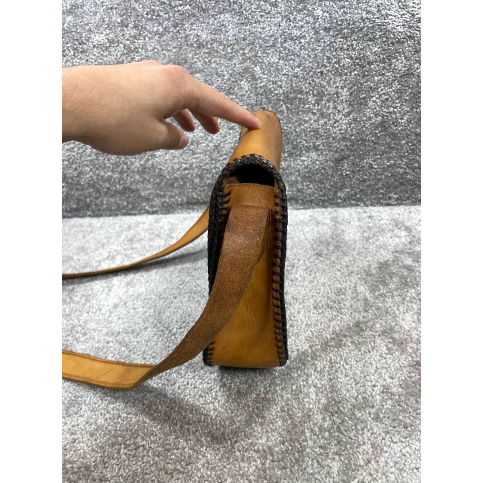 Vintage VINTAGE Leather Bag Womens Brown Crossbody Bag Turn Lock Shoulder Strap Tooled Brown 9.5 in x 8.5 in Medium Casual Outdoor Leather Size ONE SIZE - 2 Thumbnail