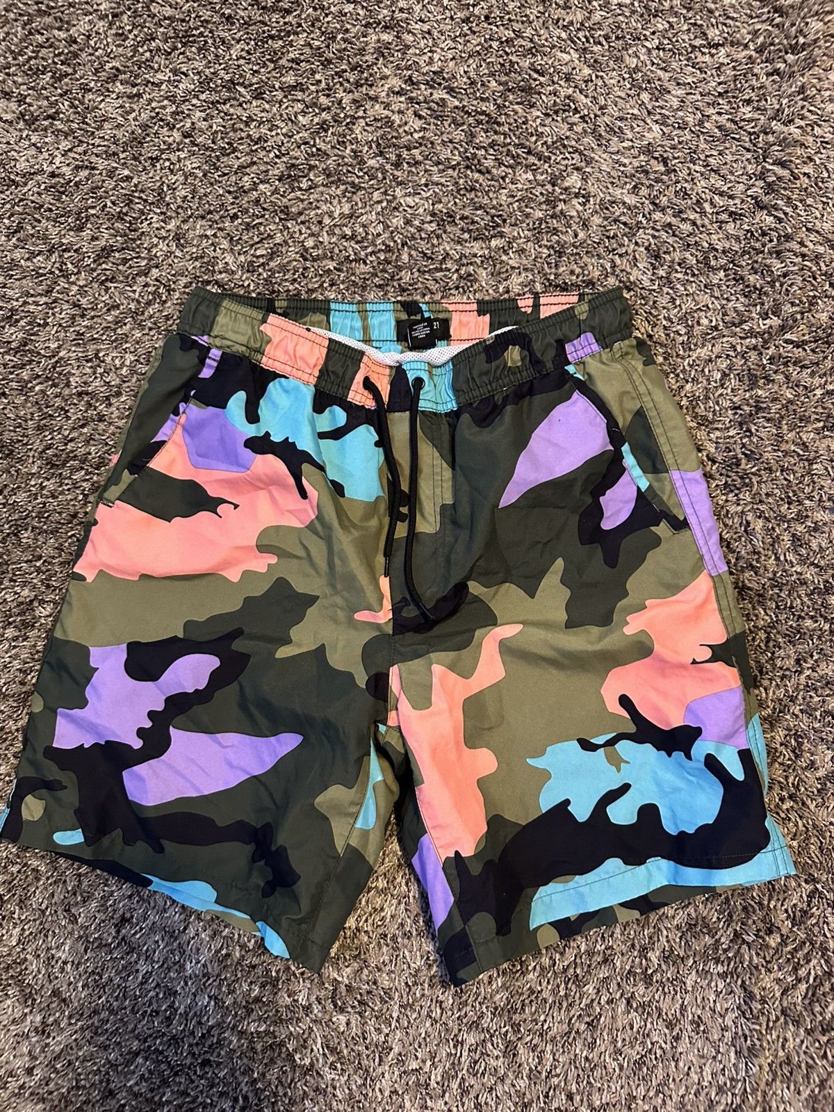 Forever 21 Forever 21 Camo Multicolor Trunk Shorts Men Size Small Size US 32 / EU 48 - 1 Thumbnail