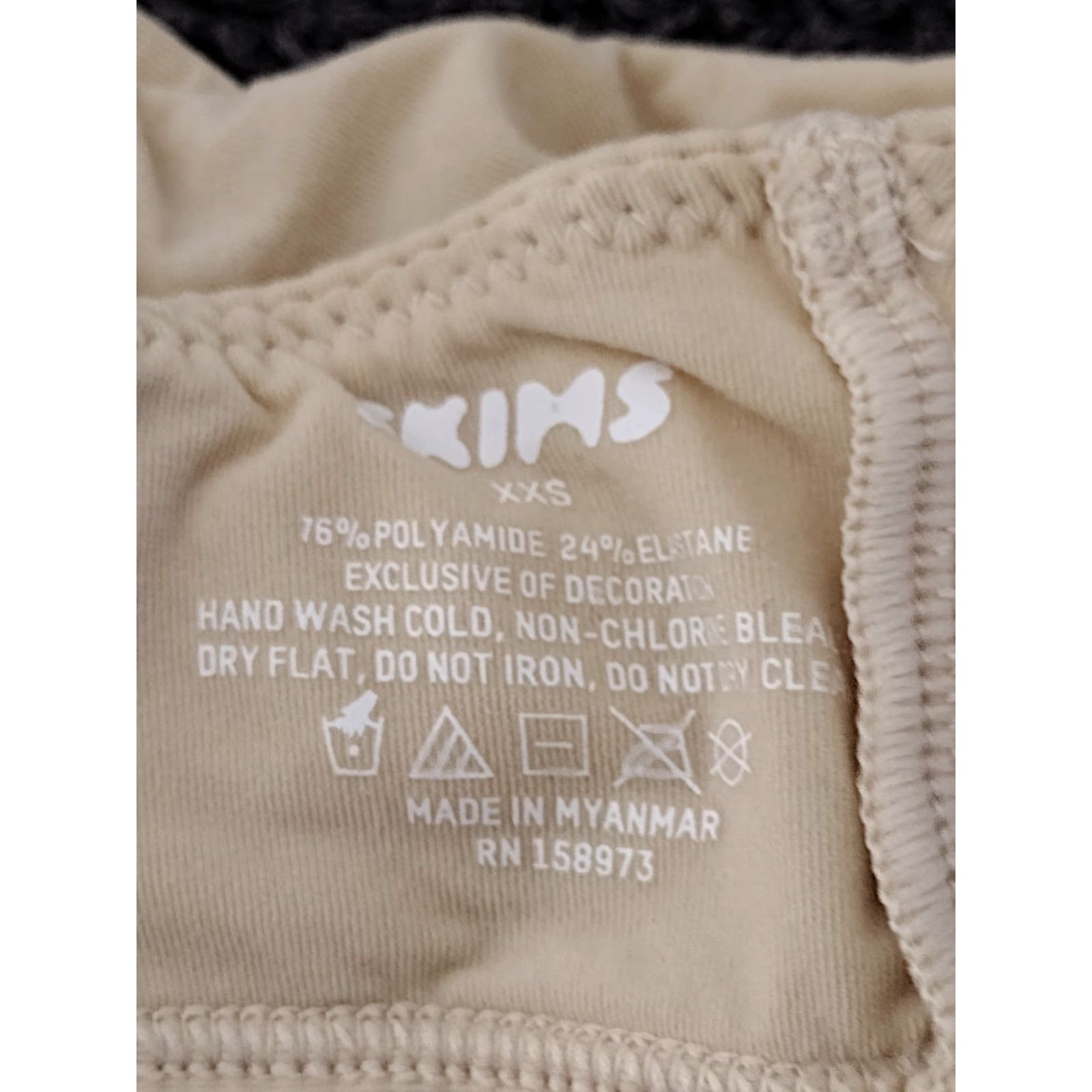 SKIMS SKIMS Bra Fits Everybody Triangle Bralette Sand 2XS Women XS Sand Color Br-TRI-2024 Bralette Sports Classic Logo 194378063054 Mens? Size ONE SIZE - 6 Thumbnail