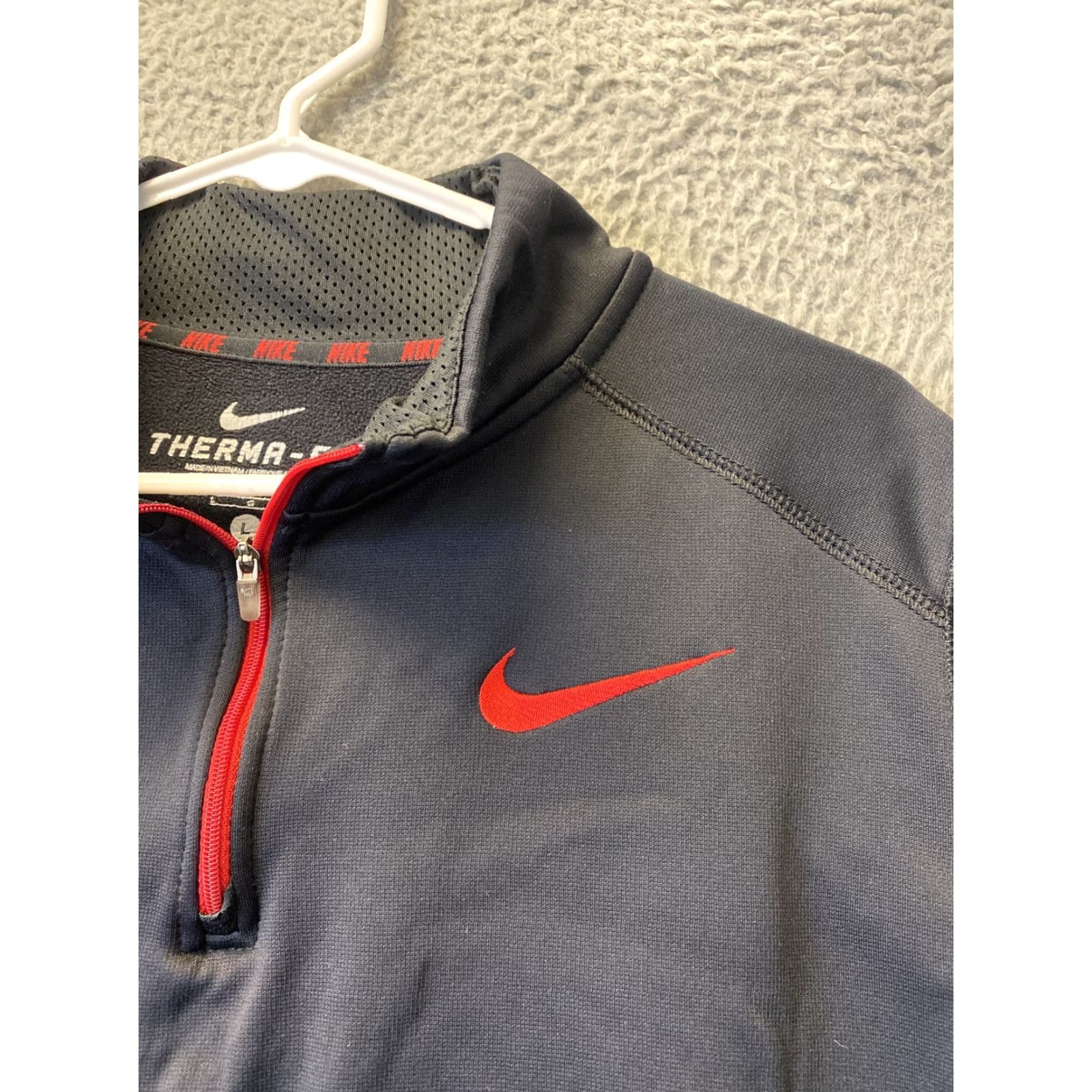 Nike Nike Sweatshirt Men L Black Therma Fit Fleece Red Swoosh SHORT 56-39 Size US L / EU 52-54 / 3 - 3 Thumbnail