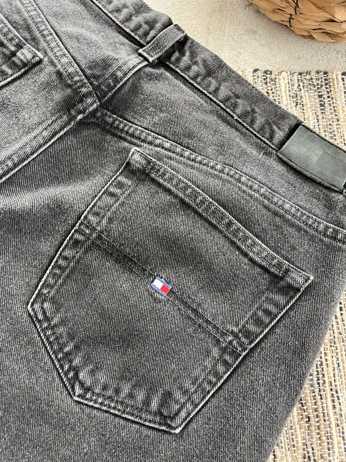 Tommy Hilfiger Vintage Tommy Hilfiger Black Grey Straight Denim Jeans Y2K Size US 34 / EU 50 - 16 Thumbnail
