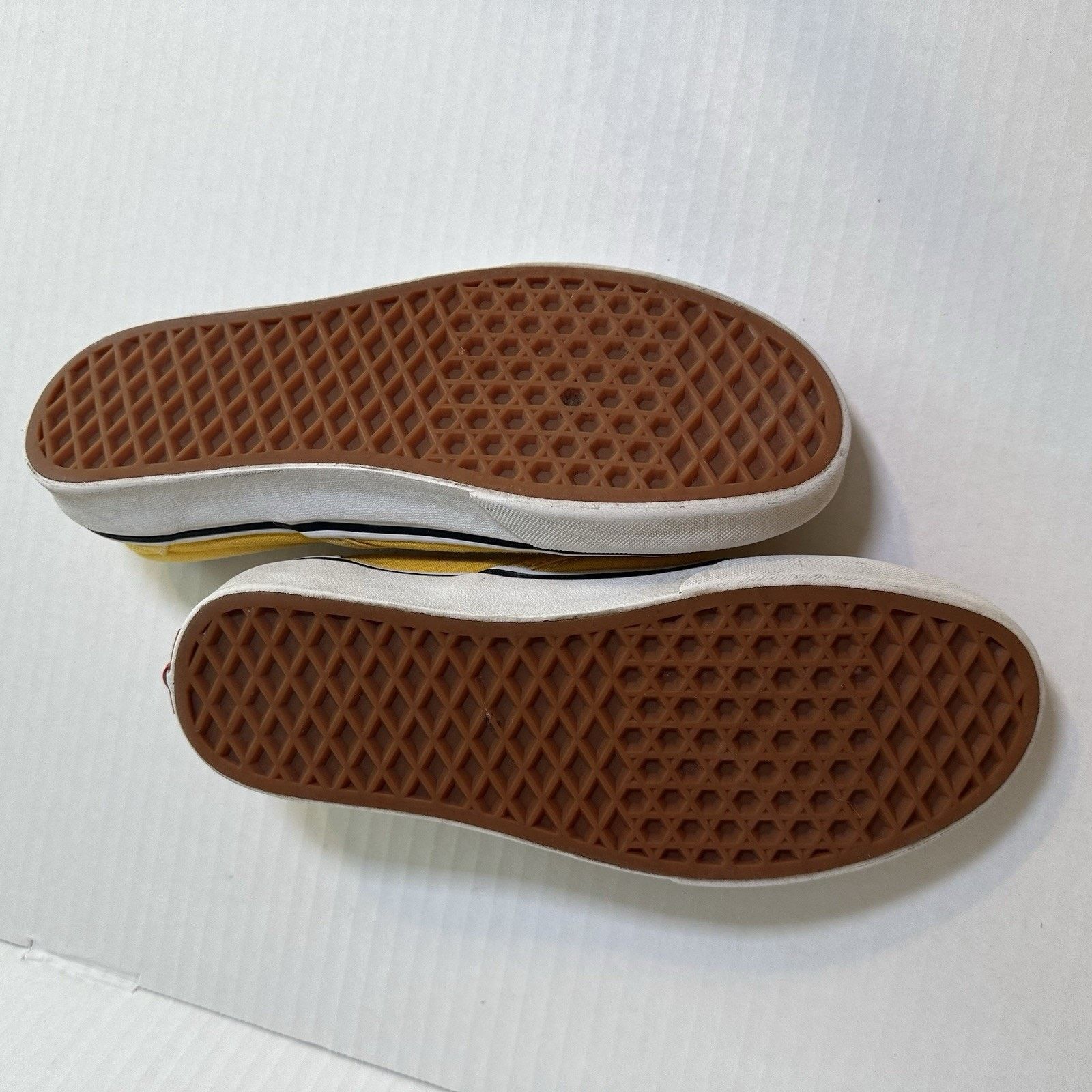 Vans Vans Classic Slip-on Yellow Shoes M5.5 /Wo7 Skate Sneakers Size US 6.5 / EU 39-40 - 11 Thumbnail