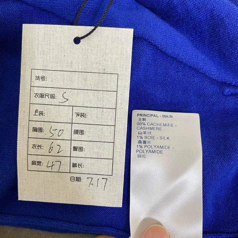 Louis Vuitton Louis Vuitton Blue neckline embossed logo hoodie Size US S / EU 44-46 / 1 - 7 Thumbnail
