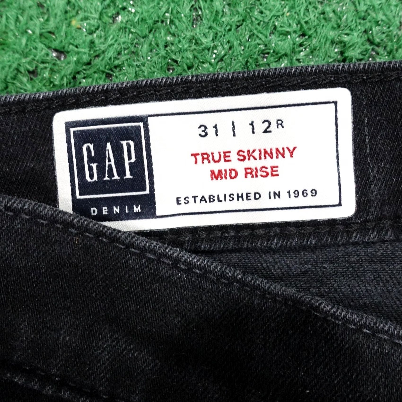 Gap GAP Jeans Womens 12 Regular Black True Skinny Mid Rise Stretch Denim 5 Pocket Slim Rise 31 Inseam 27.5 Inseam Size 34" / US 12 / IT 48 - 6 Thumbnail