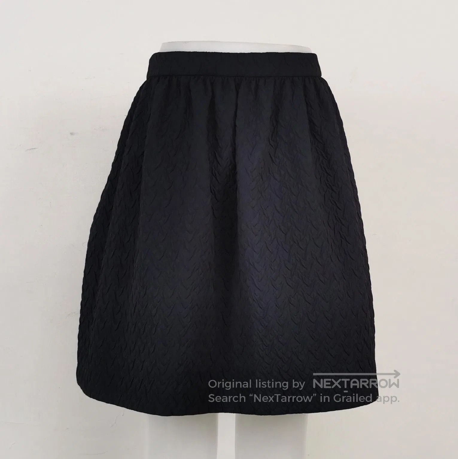 Prada Prada Solid Color Midi Skirt in Size S . Size 23" - 2 Thumbnail