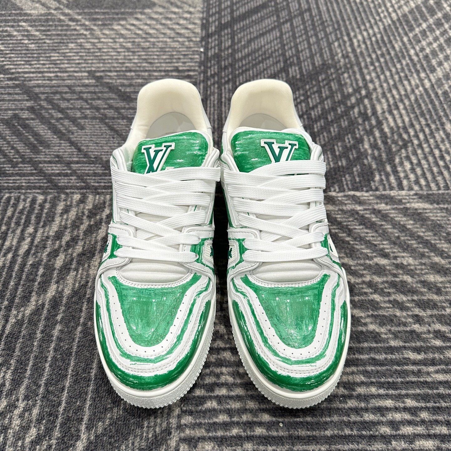 Louis Vuitton Louis Vuitton Trainer Graffiti White Green Sneakers Size US 8.5 / EU 41-42 - 2 Thumbnail