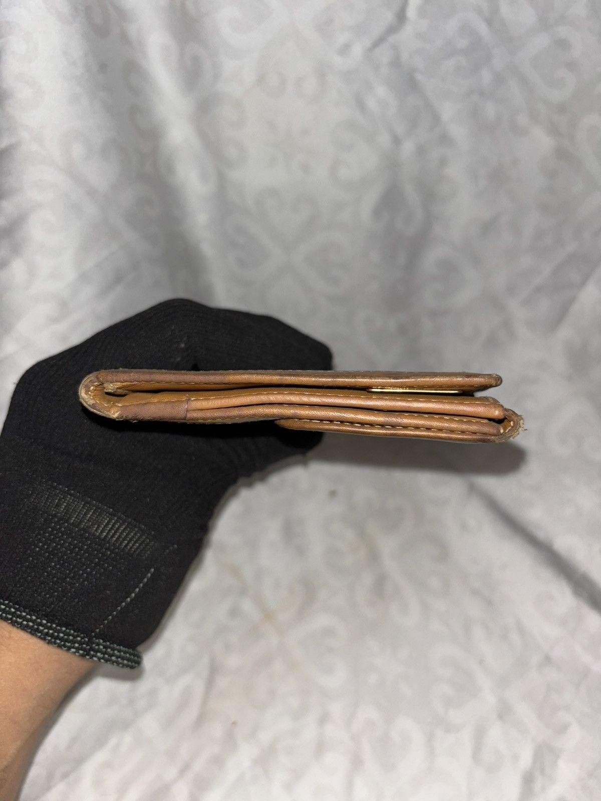 Gucci (very worn) Gucci Long Wallet Vintage Size ONE SIZE - 5 Thumbnail