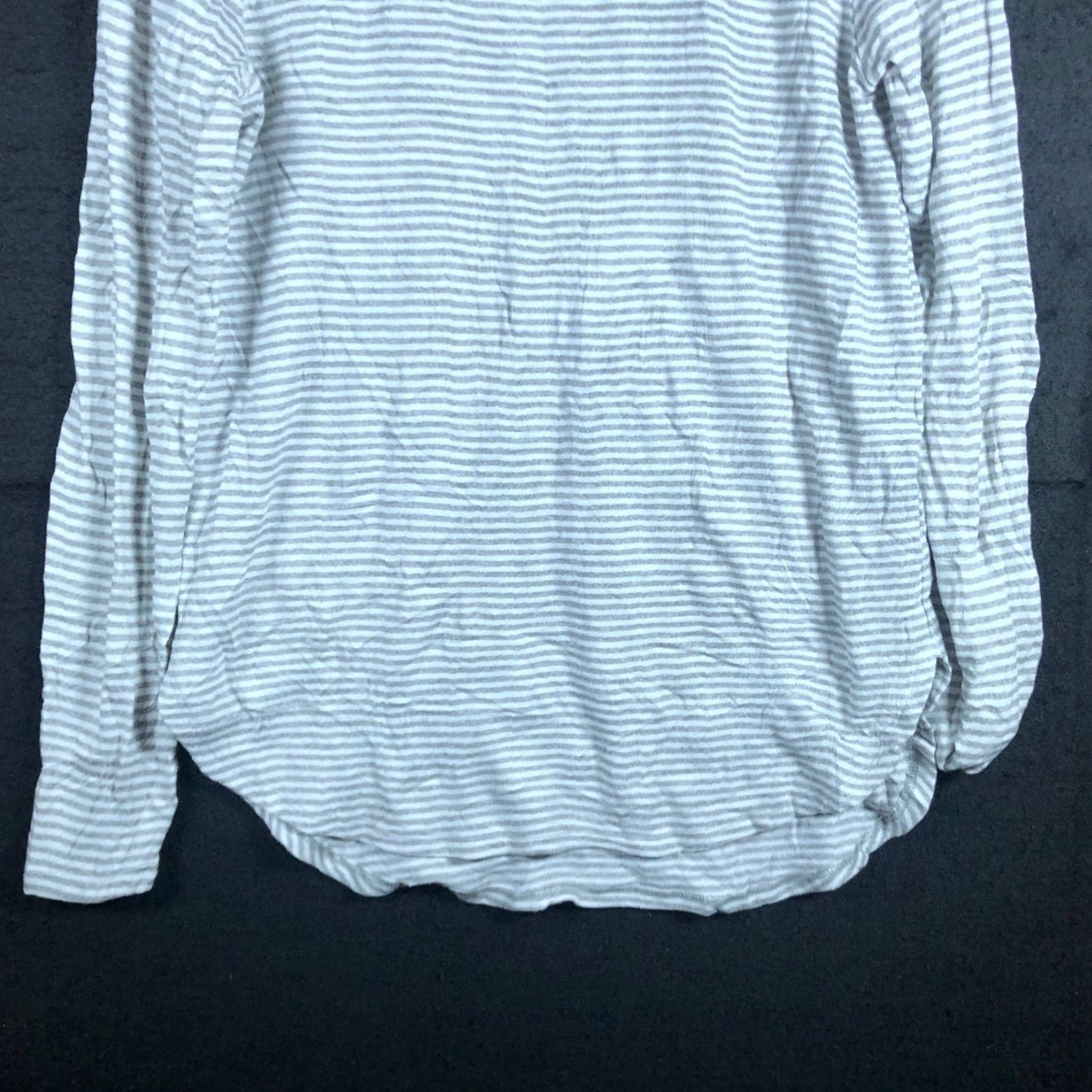 Banana Republic Banana Republic Womens Shirt Gray White Stripe Long Sleeve Cozy Stretch Small Crew Neck Casual Workwear Holiday Fashion Womens Size S / US 4 / IT 40 - 3 Thumbnail