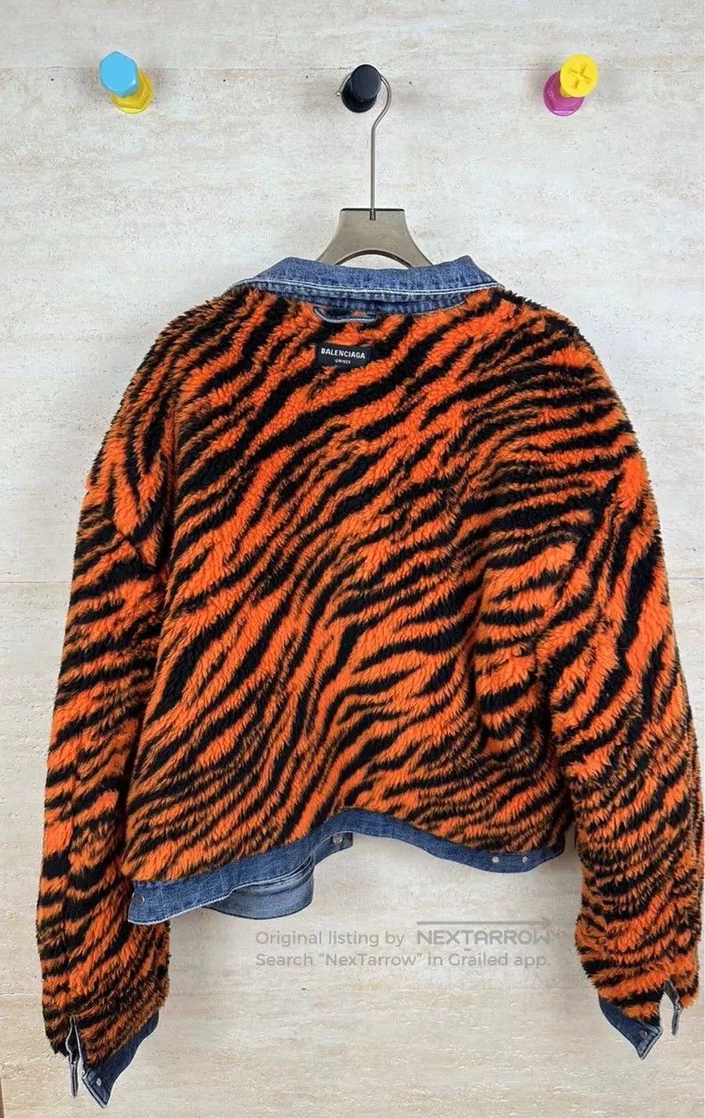 Balenciaga Balenciaga Tiger Pattern Two-Way Wearable Fur Size US M / EU 48-50 / 2 - 4 Thumbnail