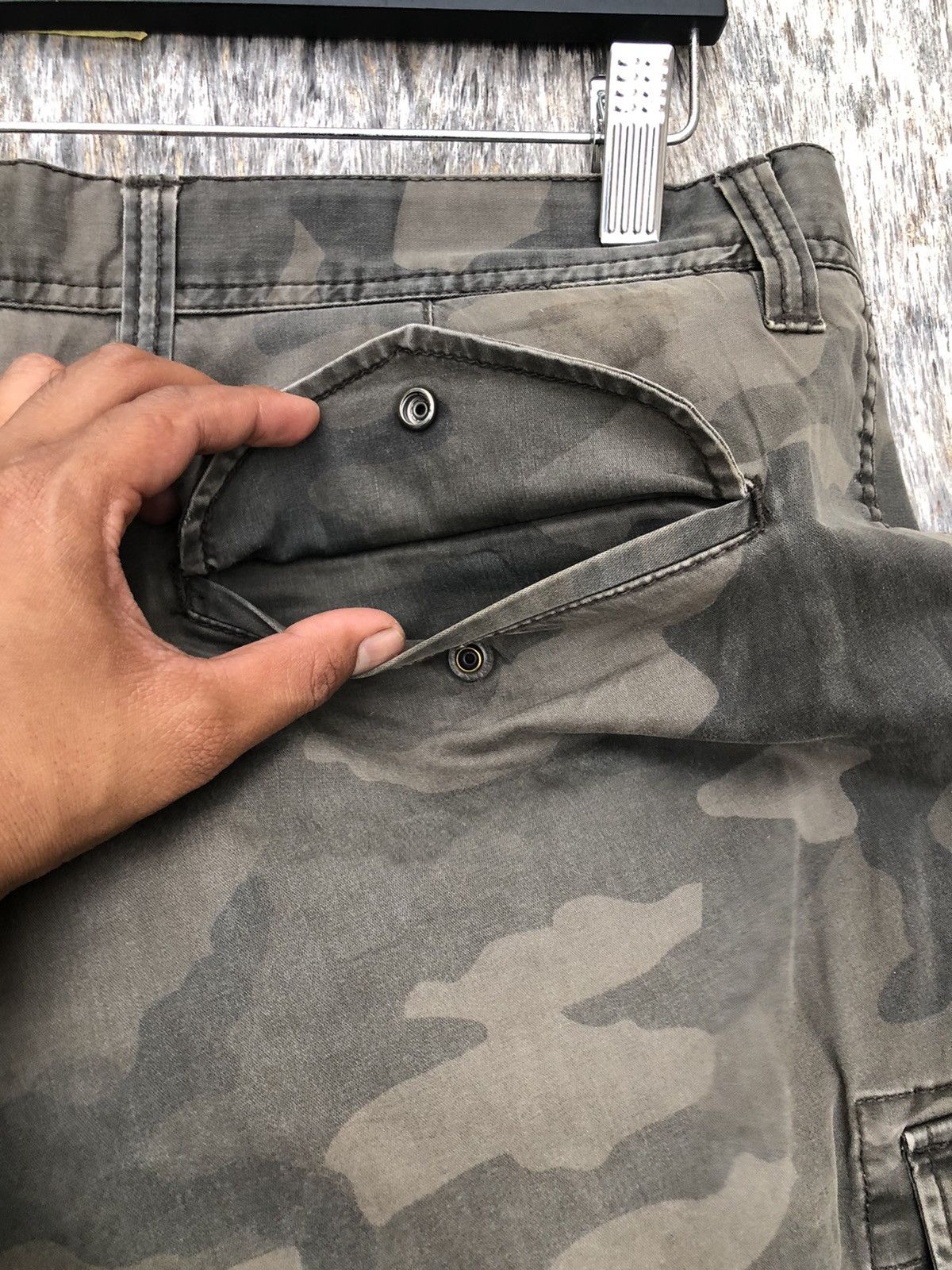 Japanese Brand Camouflage Cargo Multipocket Tactical Utility Pants W37xL37 Size US 37 - 12 Thumbnail