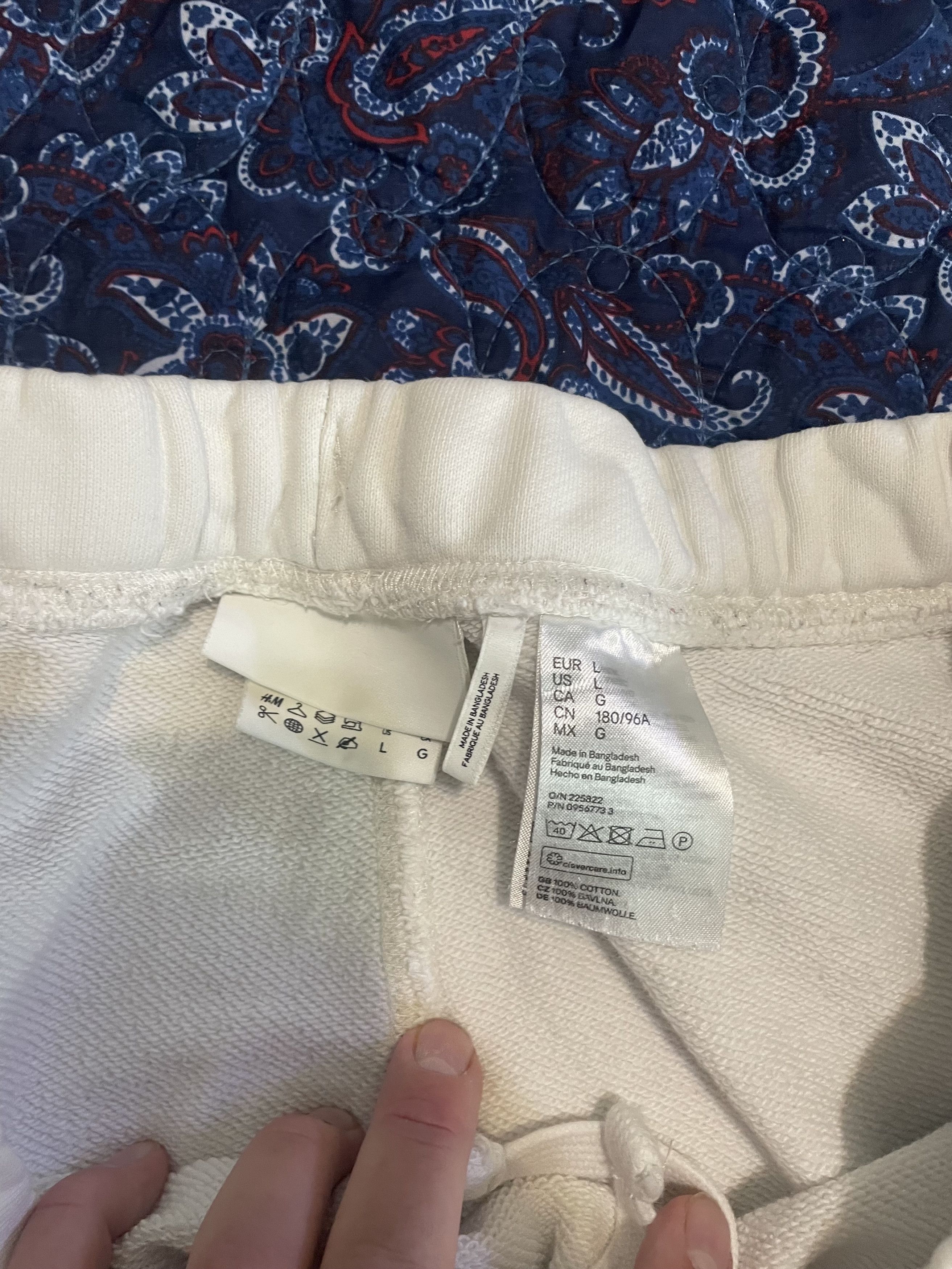 H&M H&M White Heavyweight Sweatshorts Size US 34 / EU 50 - 2 Thumbnail