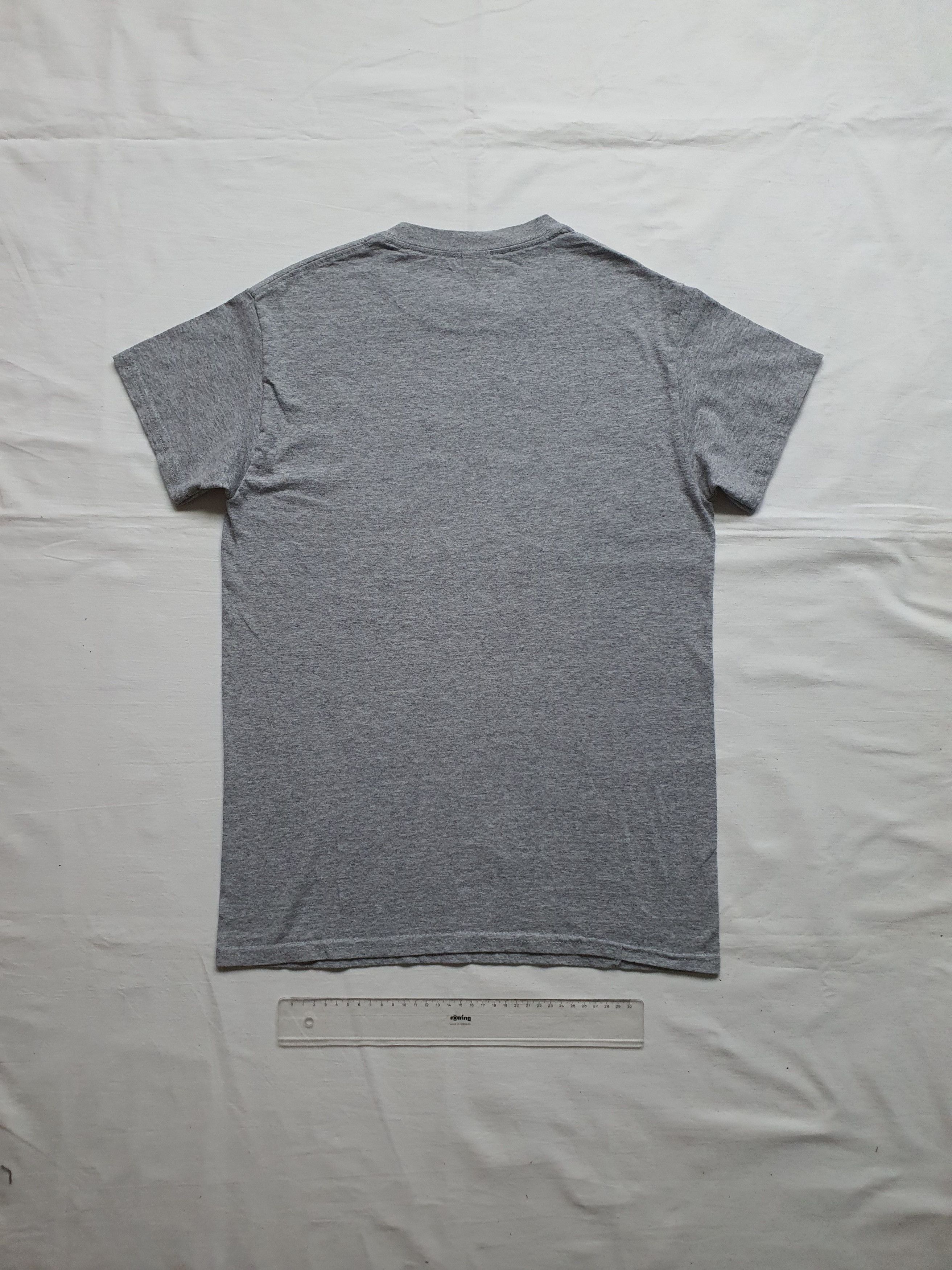 Gildan DIE HARD (John McClane) Graphic T-Shirt (2010s) Size US S / EU 44-46 / 1 - 2 Thumbnail
