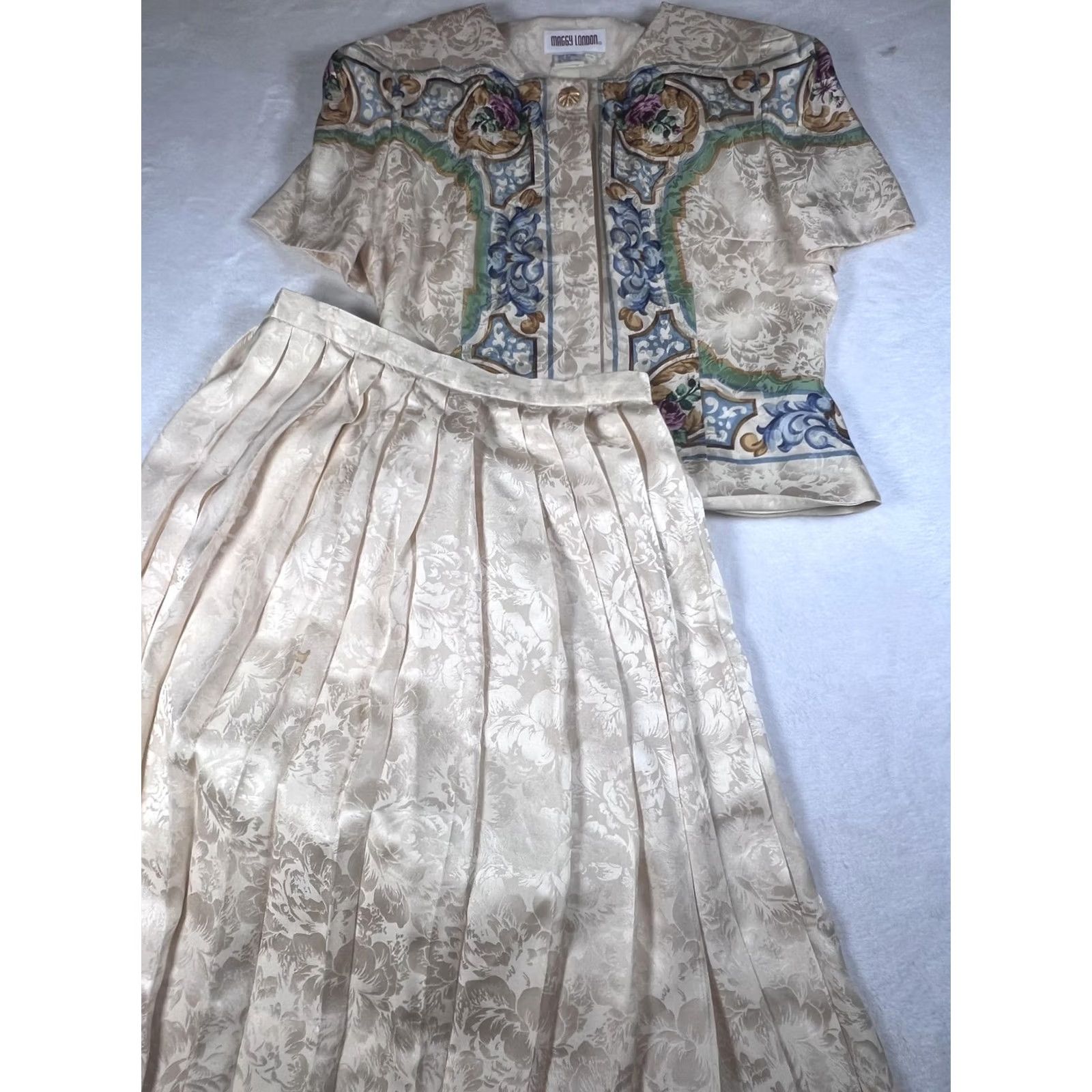 MAGGY LONDON Maggy London Skirt Suit Womens 8 White Silk Floral Pleated Short Sleeve Set 2 Piece Vintage No Size 30" / US 8 / IT 44 - 7 Thumbnail