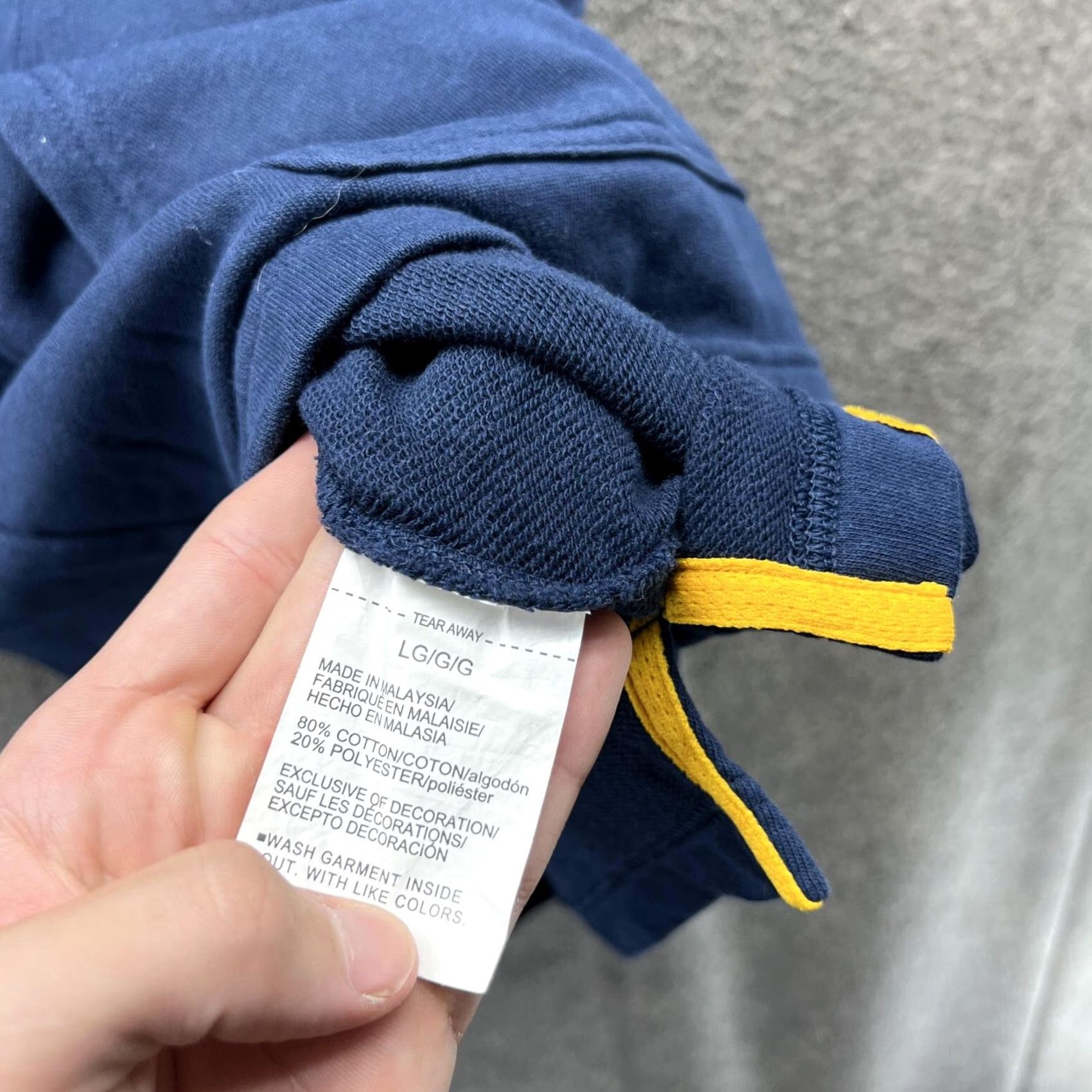 Under Armour VINTAGE Under Armour Sweater Men Large Hooded Sleeveless Blue logo Pullover Casual Workwear Soldier? (Note: unclear) Size US L / EU 52-54 / 3 - 3 Thumbnail