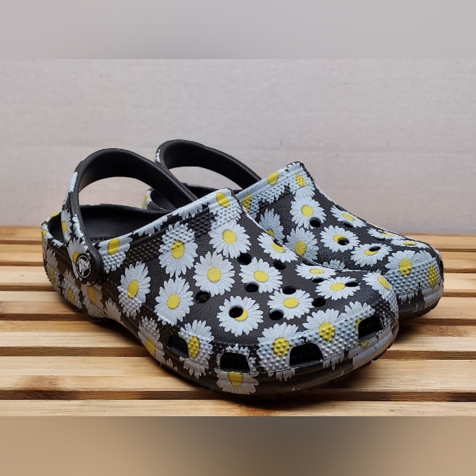 Crocs CROCS Womens Daisy Print Clog Sandals Size 8 Size US 8 / IT 38 - 1 Thumbnail