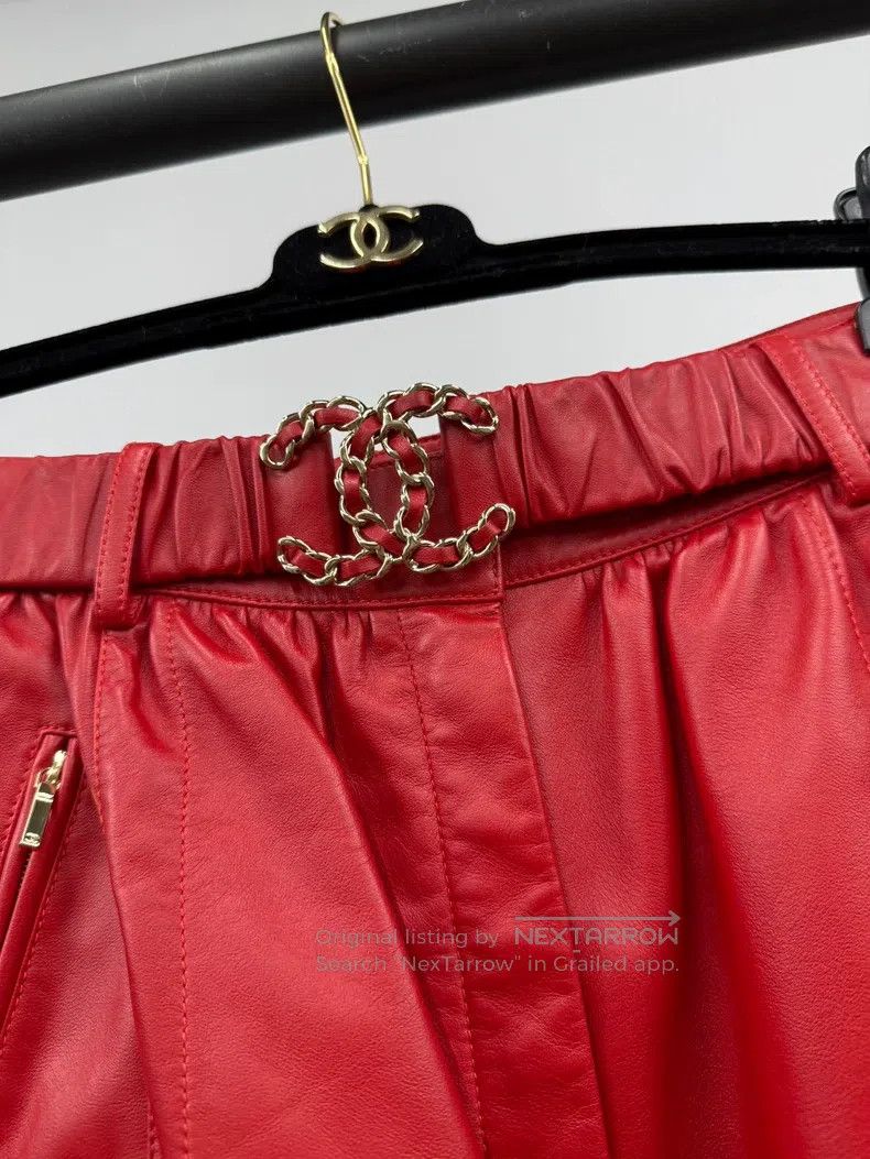 Chanel Chanel Red sheepskin shorts Size 24" / US 00 / IT 34 - 2 Thumbnail