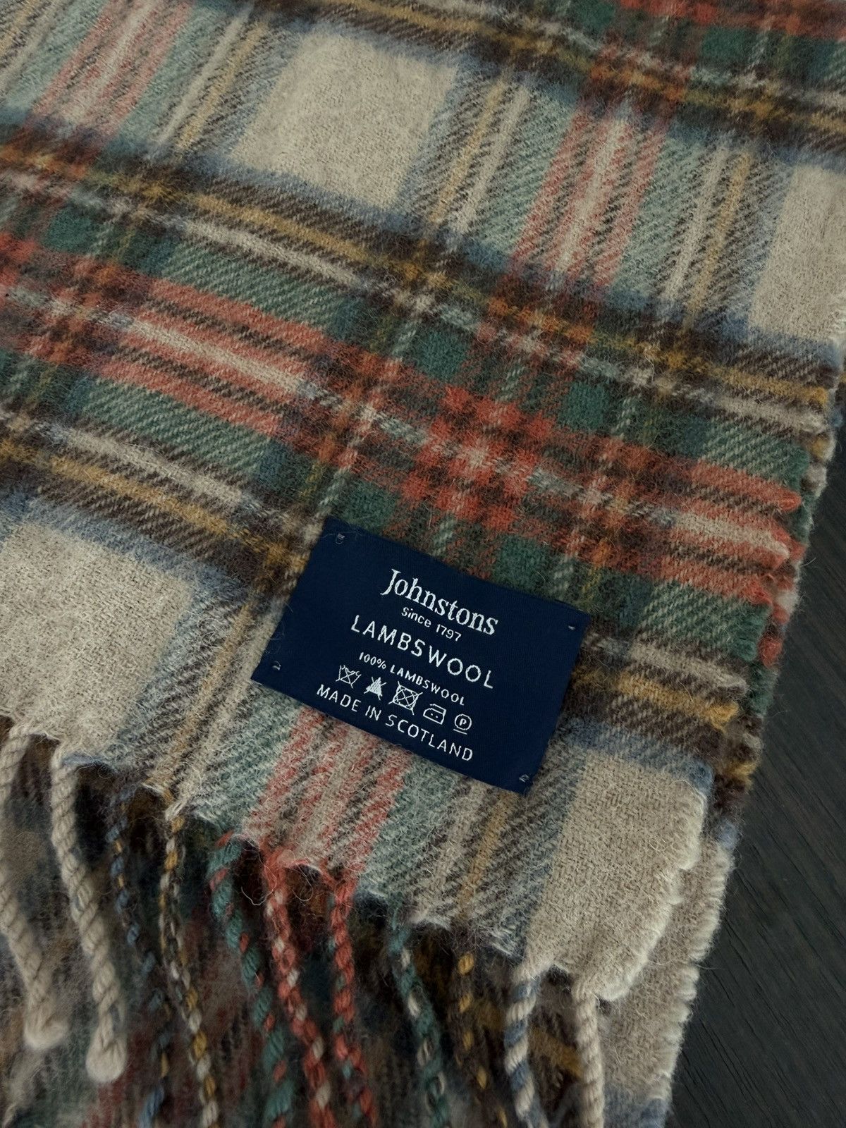Johnstons Of Elgin Johnstons Lambswool Scarf Check Plaid Made in Scotland Size ONE SIZE - 3 Thumbnail