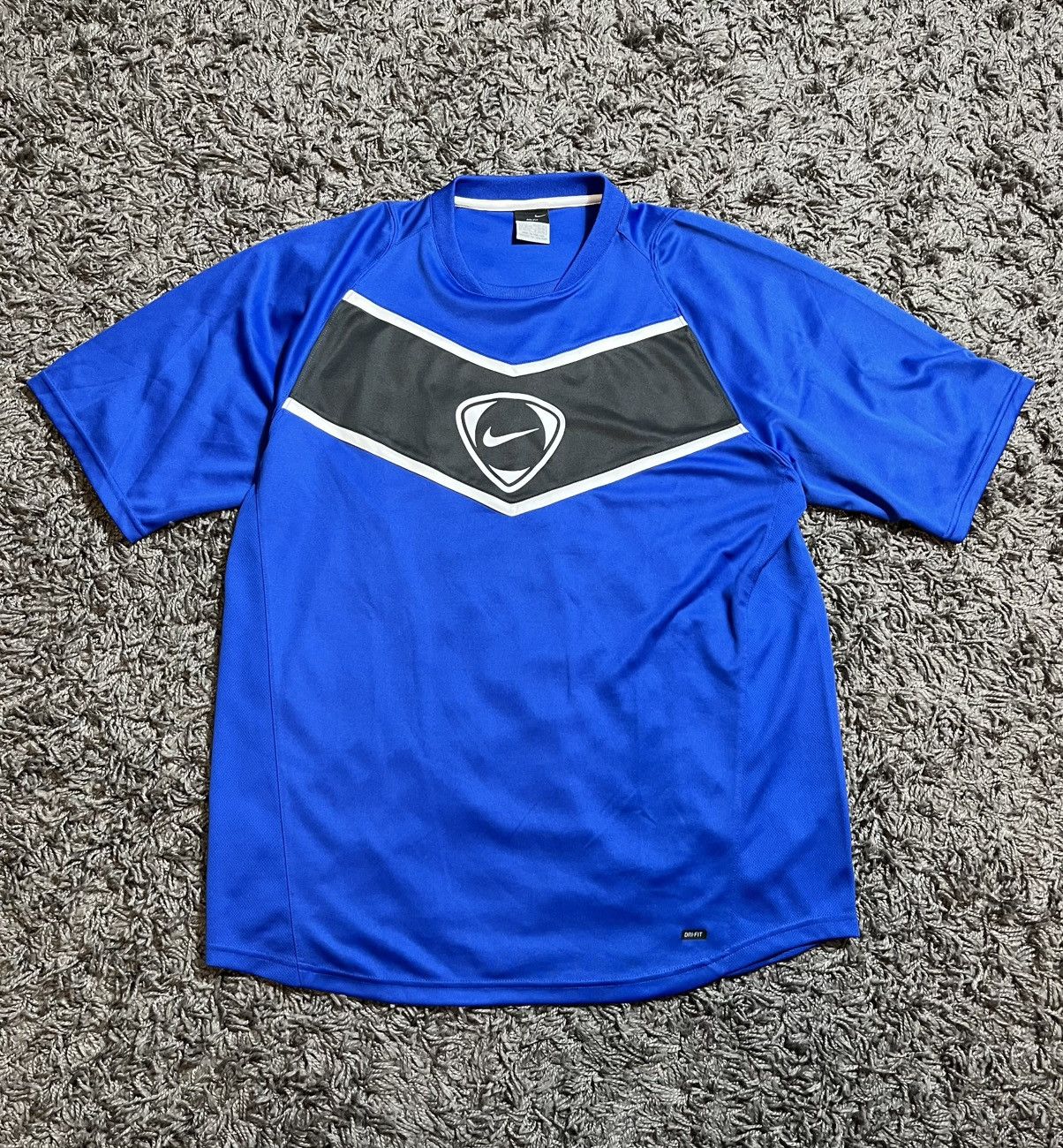 Nike NIKE VINTAGE Y2K SWOOSH LOGO POLYESTER T-SHIRT Size US L / EU 52-54 / 3 - 1 Thumbnail