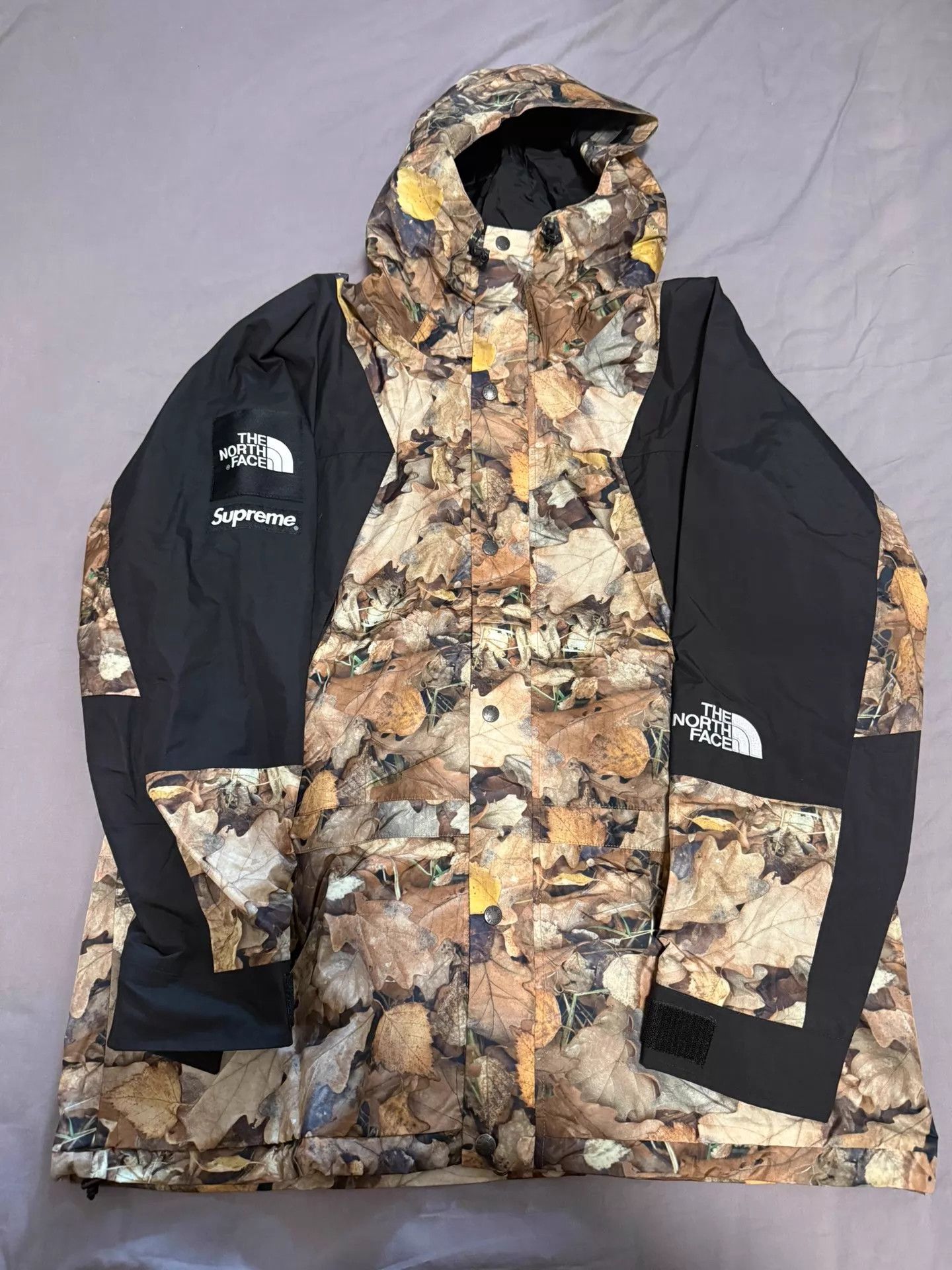 Supreme Supreme TNF Leaves Jacket Worn Once L78 C67 S60 Size US XL / EU 56 / 4 - 1 Thumbnail