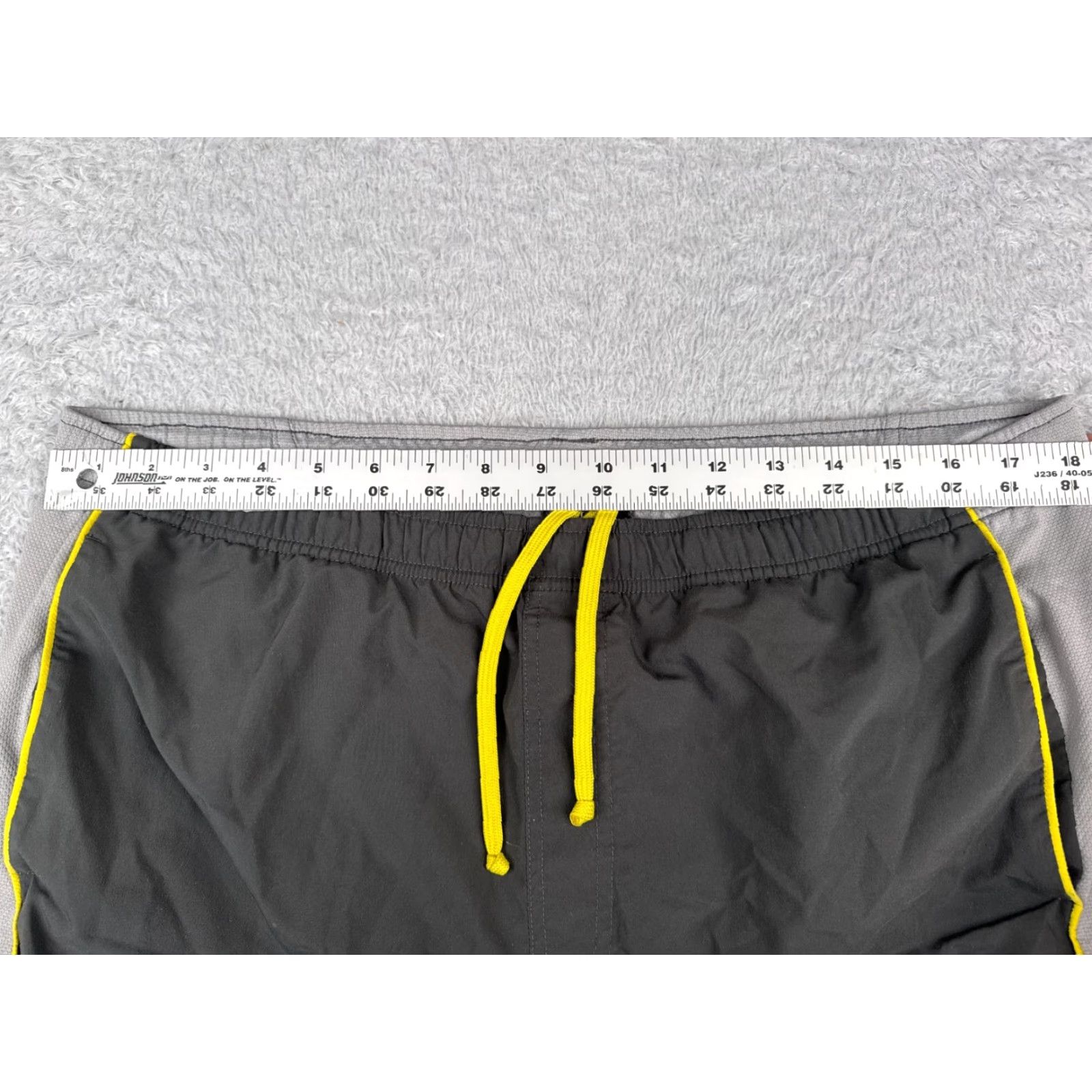 The North Face The North Face Shorts Men Large Gray Yellow 100% Polyester Run Gym Hike READ Size US 33 - 7 Thumbnail