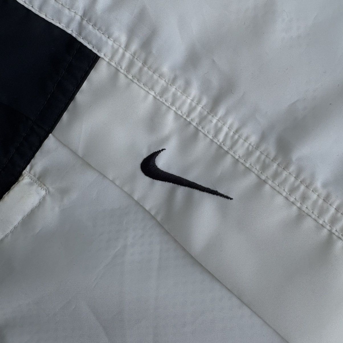 Nike × Vintage Vintage Nike Blue and White Windbreaker Jacket Athletic XL Size US XL / EU 56 / 4 - 9 Thumbnail