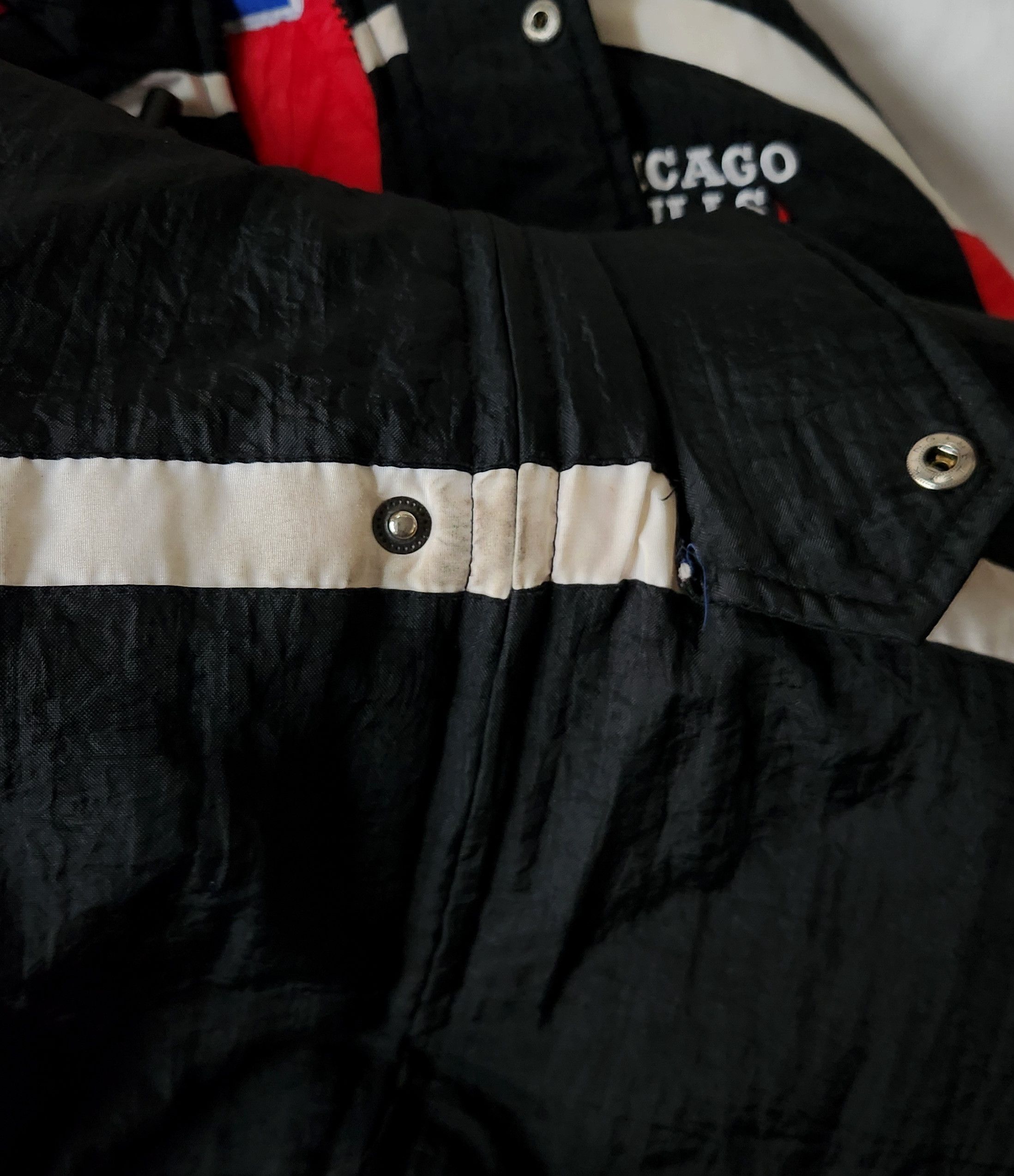 Logo Athletic × Vintage Vintage 90s Chicago Bulls Jacket Puffer Hooded Logo Athletic Size US XL / EU 56 / 4 - 9 Thumbnail