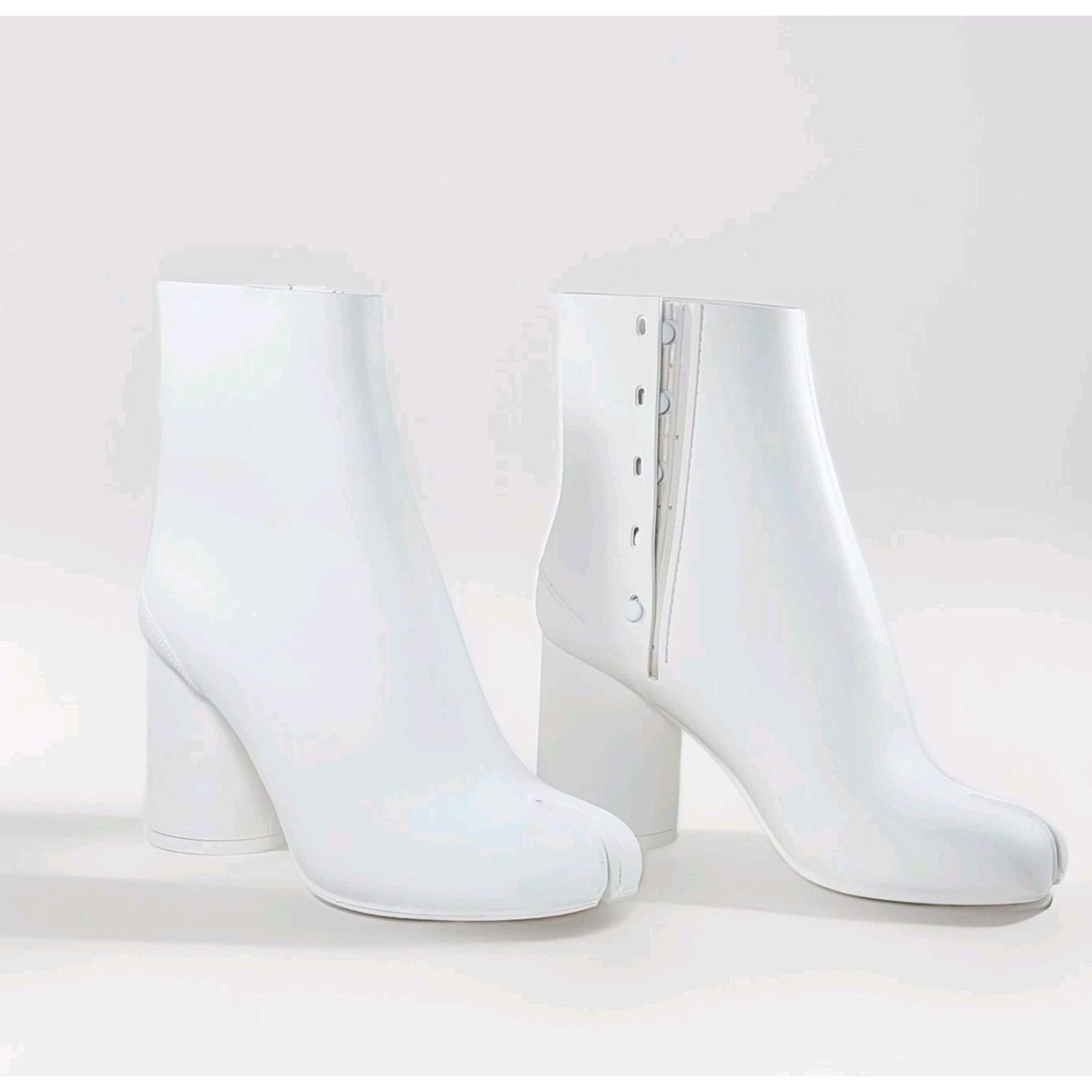Maison Margiela MAISON MARGIELA Ankle Boots US7 EU37 White Tabi Toe. Size US 7 / IT 37 - 1 Thumbnail