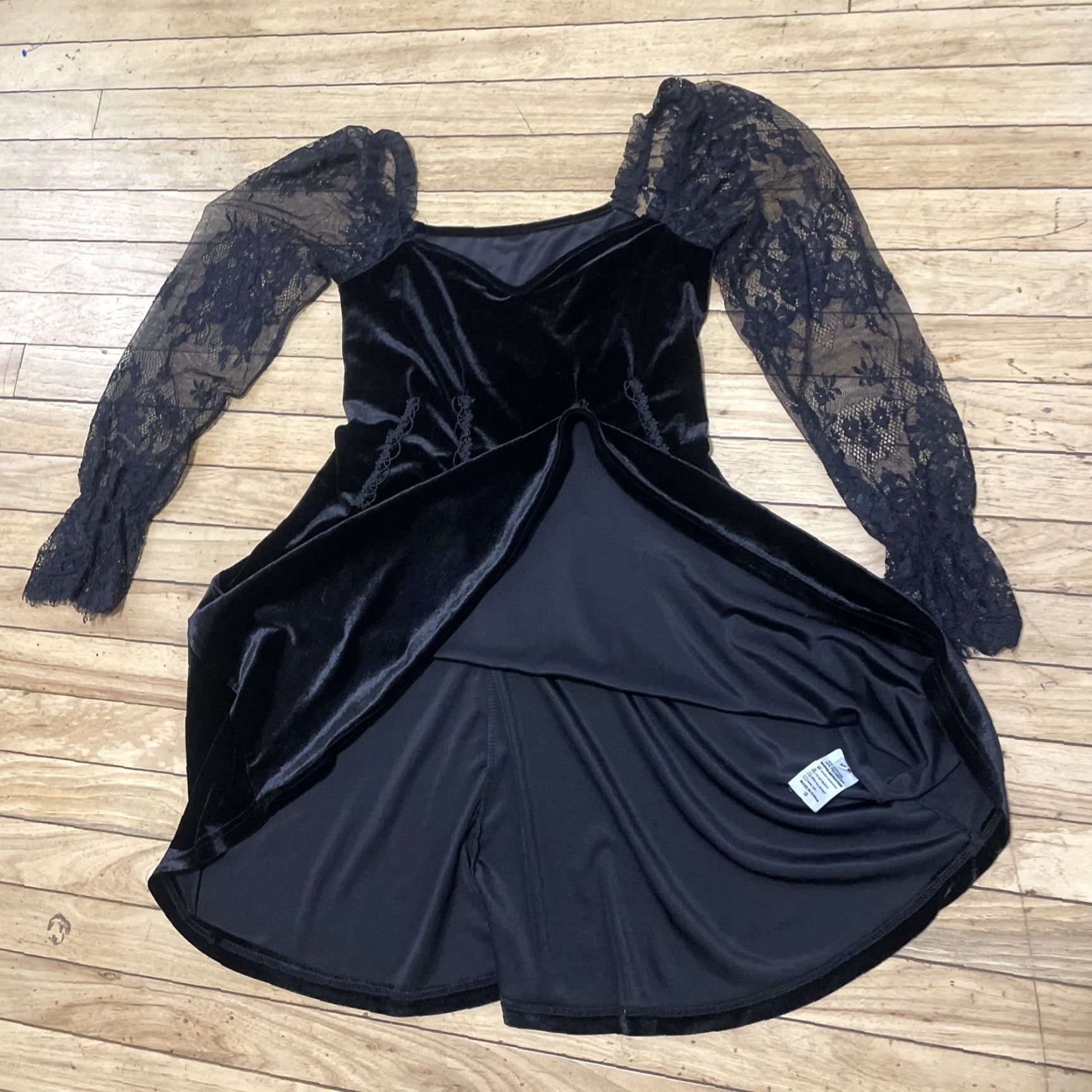 black velvet witch dress Witchy Black Velvet Maxi Dress M – OMNIA main image 1