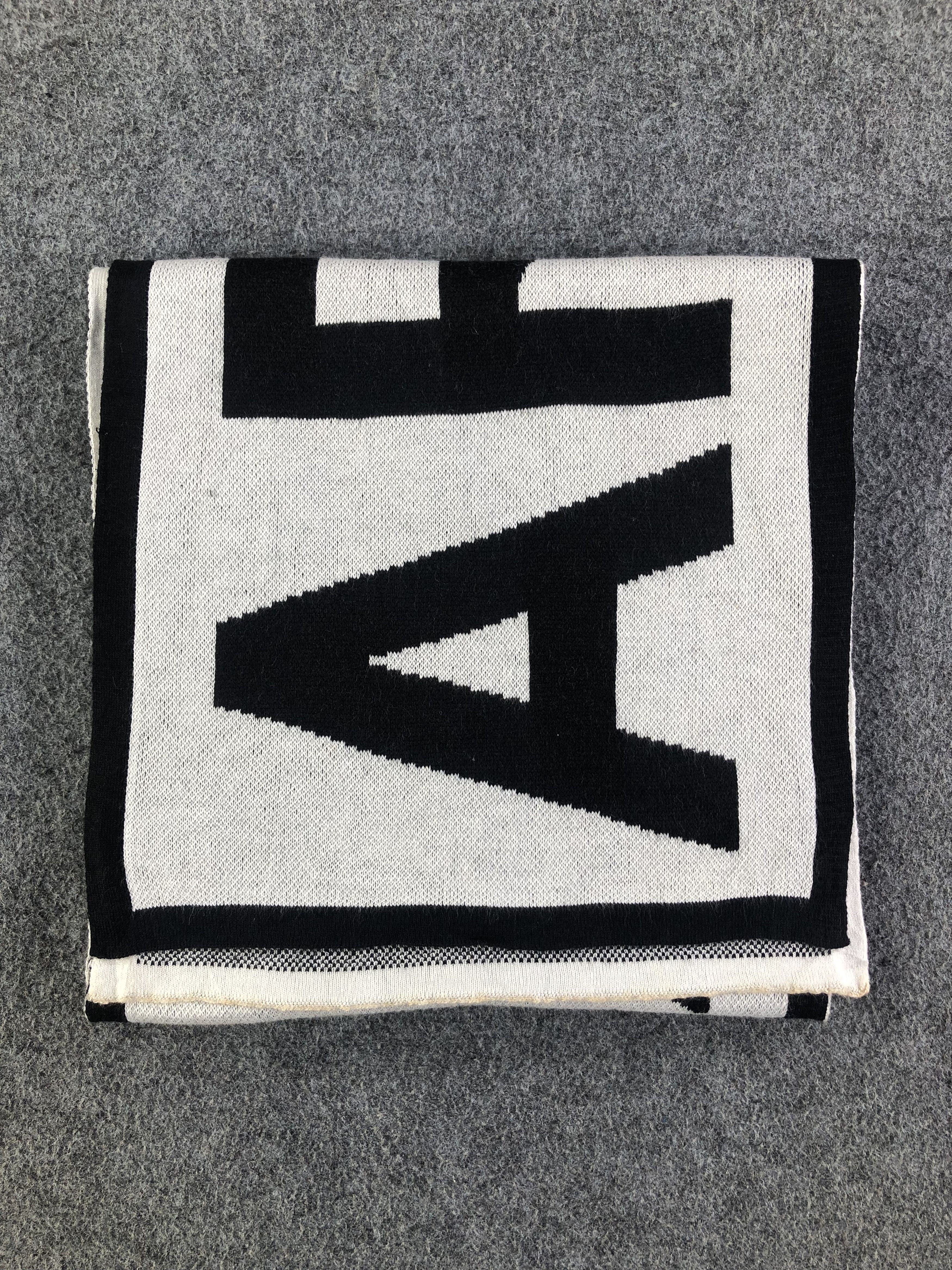 Armani Exchange Armani Exchange Scarf / Muffler / Neckwear Size ONE SIZE - 5 Thumbnail