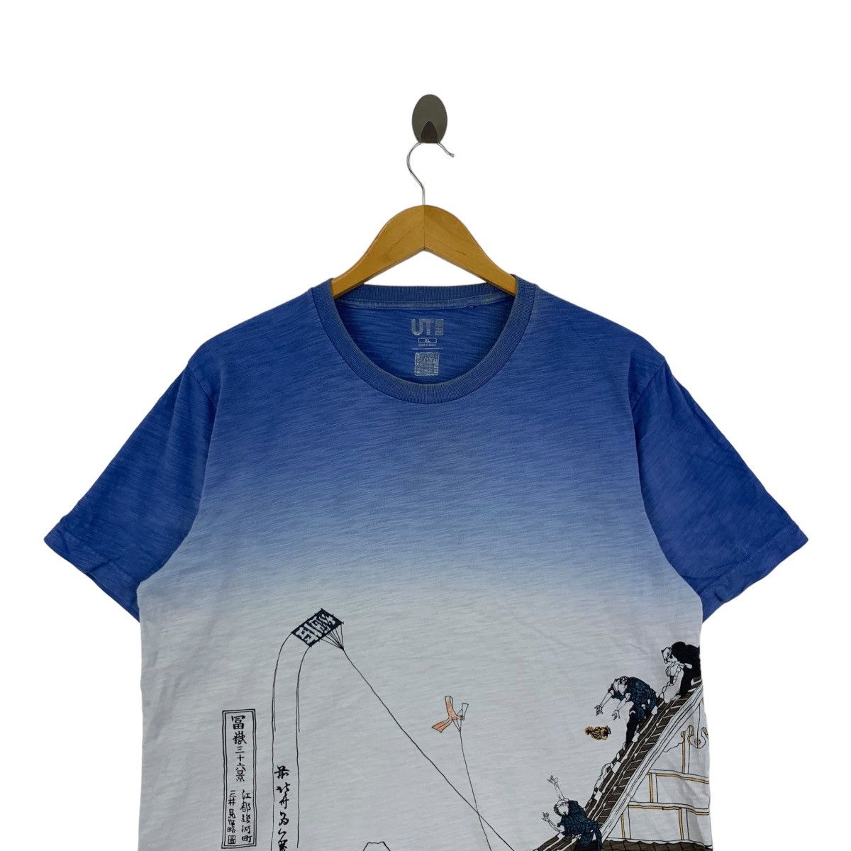 Uniqlo JAPAN TRADITIONAL Hokusai Blues Culture Tee Shirt Size US XL / EU 56 / 4 - 2 Thumbnail