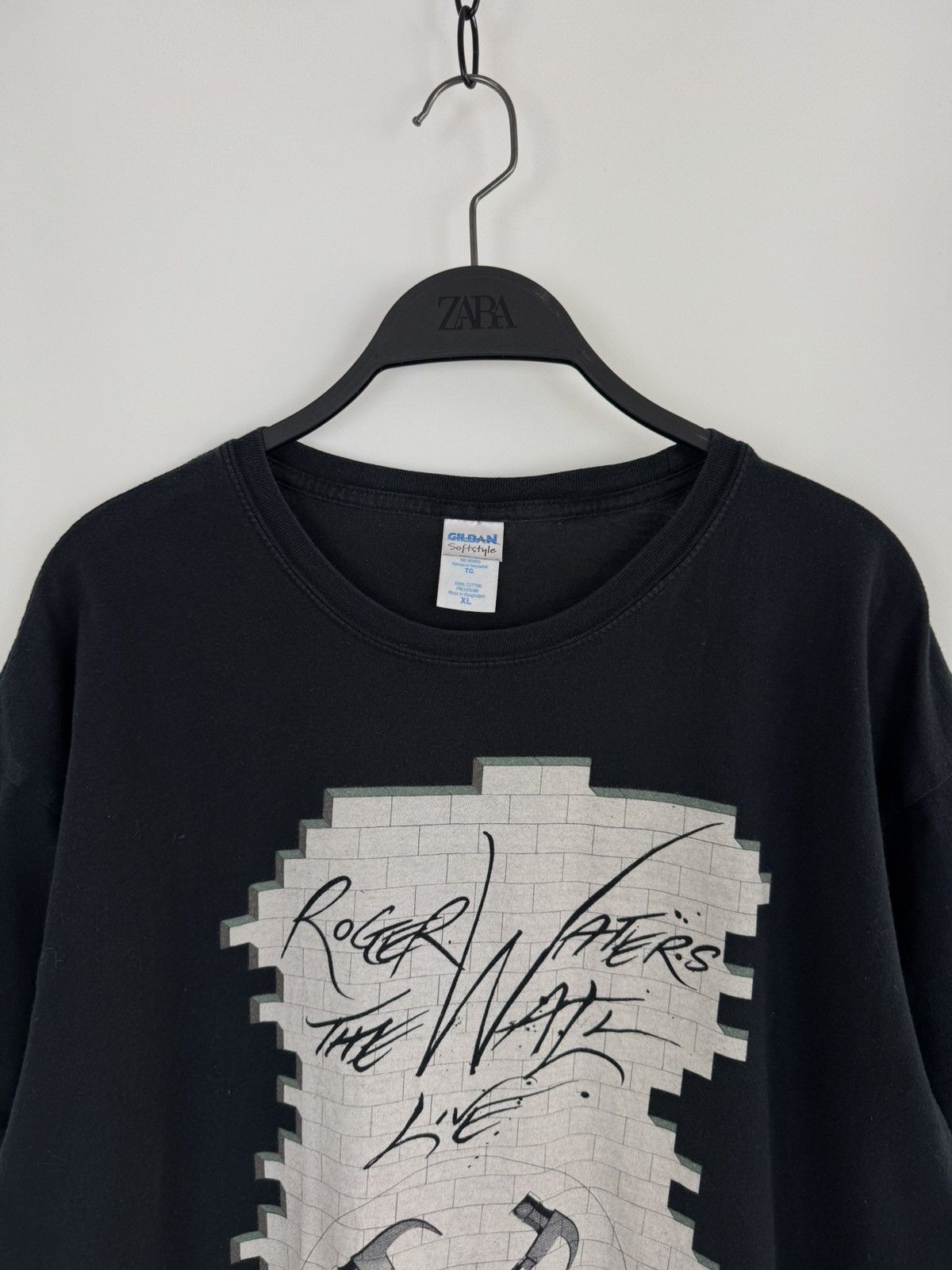 Band Tees 2011 Roger Waters The Wall Live London Tour T-Shirt Size US XL / EU 56 / 4 - 2 Thumbnail
