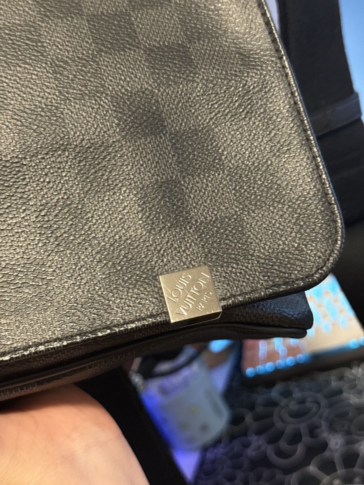 Louis Vuitton Louis Vuitton District PM Damier Graphite Size ONE SIZE - 4 Thumbnail