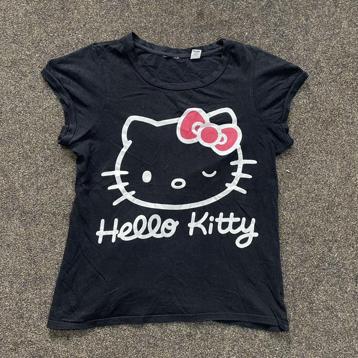 Vintage Vintage Y2K Hello Kitty Graphic Tee Kawaii Streetwear Boxy S Size S / US 4 / IT 40 - 1 Thumbnail