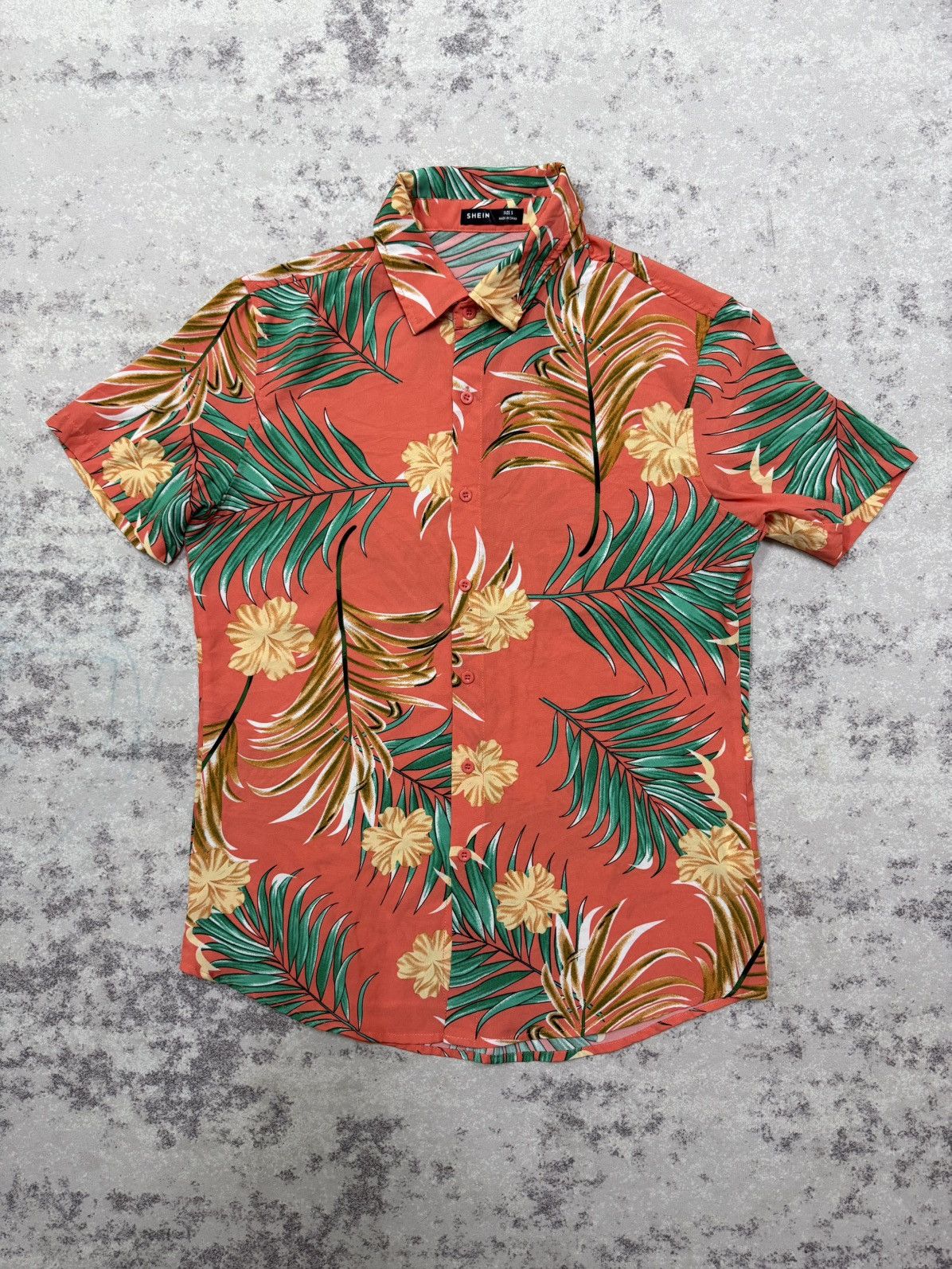 Shein SHEIN button up shirt with a tropical leaf and flower patern Size US S / EU 44-46 / 1 - 3 Thumbnail