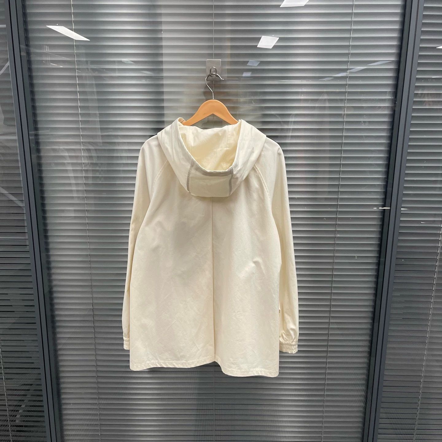 Gucci Gucci Ivory Red Green Web Zip Hooded Jacket L Size L / US 10 / IT 46 - 2 Thumbnail