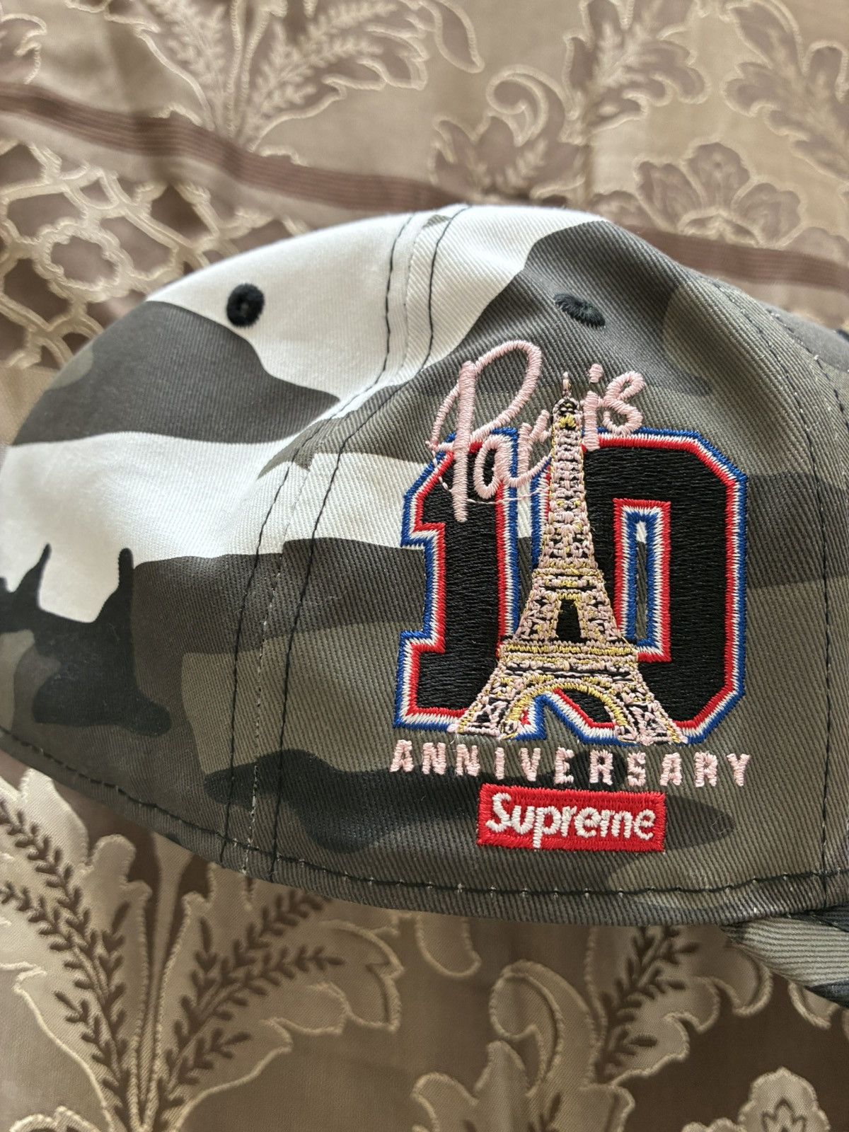 帽子 Supreme Box Logo New Era (Paris) 7 5/8 Supreme Box Logo New Era Hat 'Snow Camo Paris' Sz 7 5/8