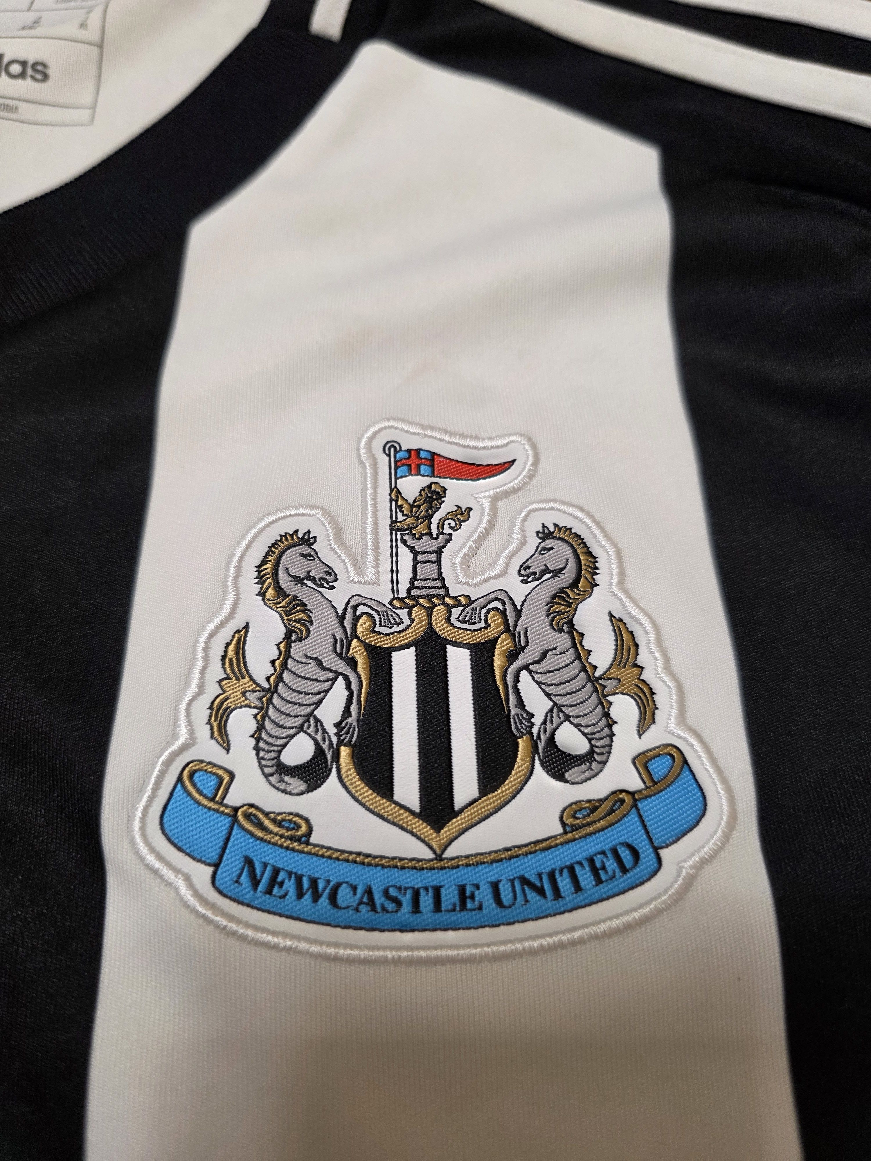 Adidas NEWCASTLE UNITED 2024 2025 HOME FOOTBALL SHIRT SOCCER JERSEY Size US M / EU 48-50 / 2 - 4 Thumbnail