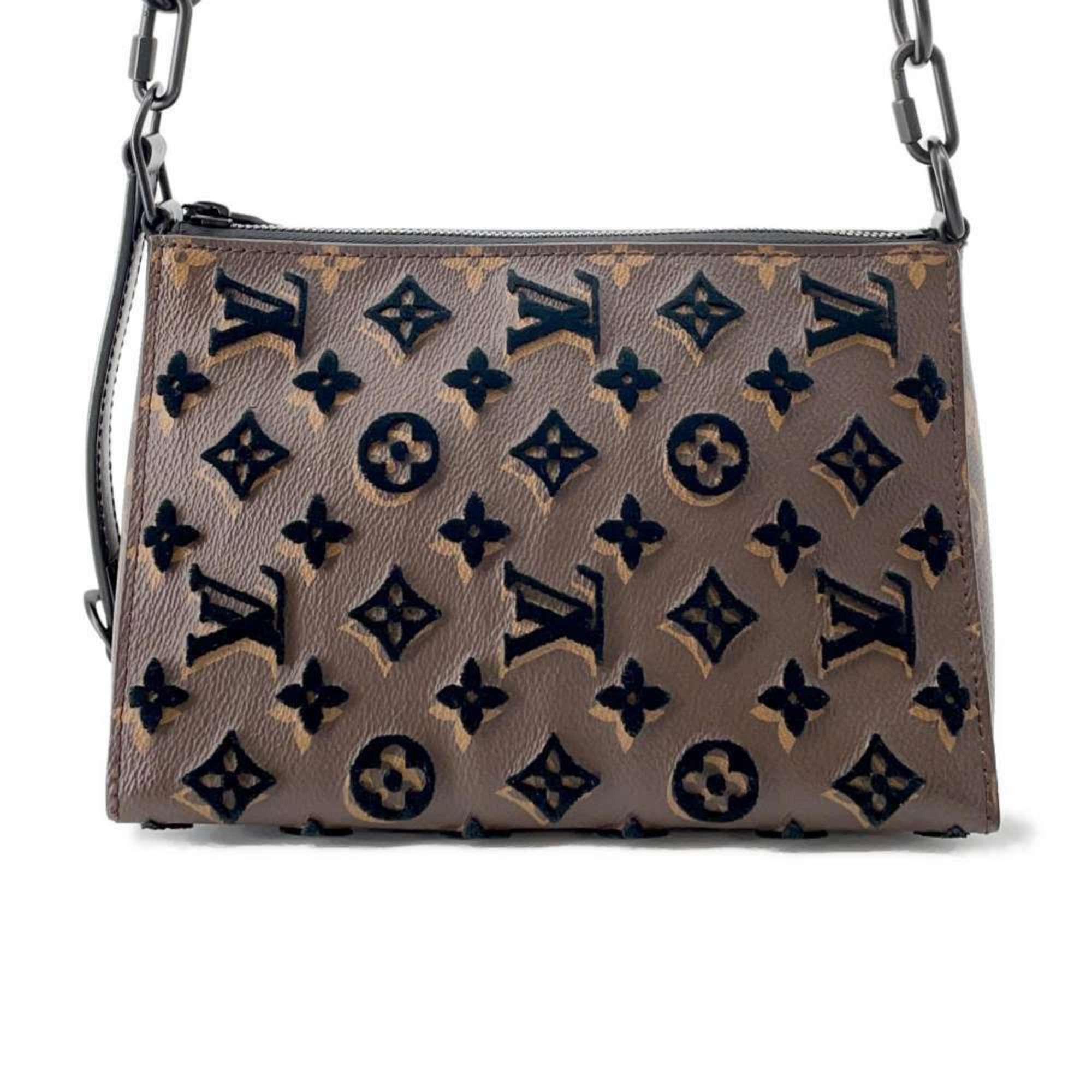 Louis Vuitton Louis Vuitton Triangle shoulder Size ONE SIZE - 1 Thumbnail