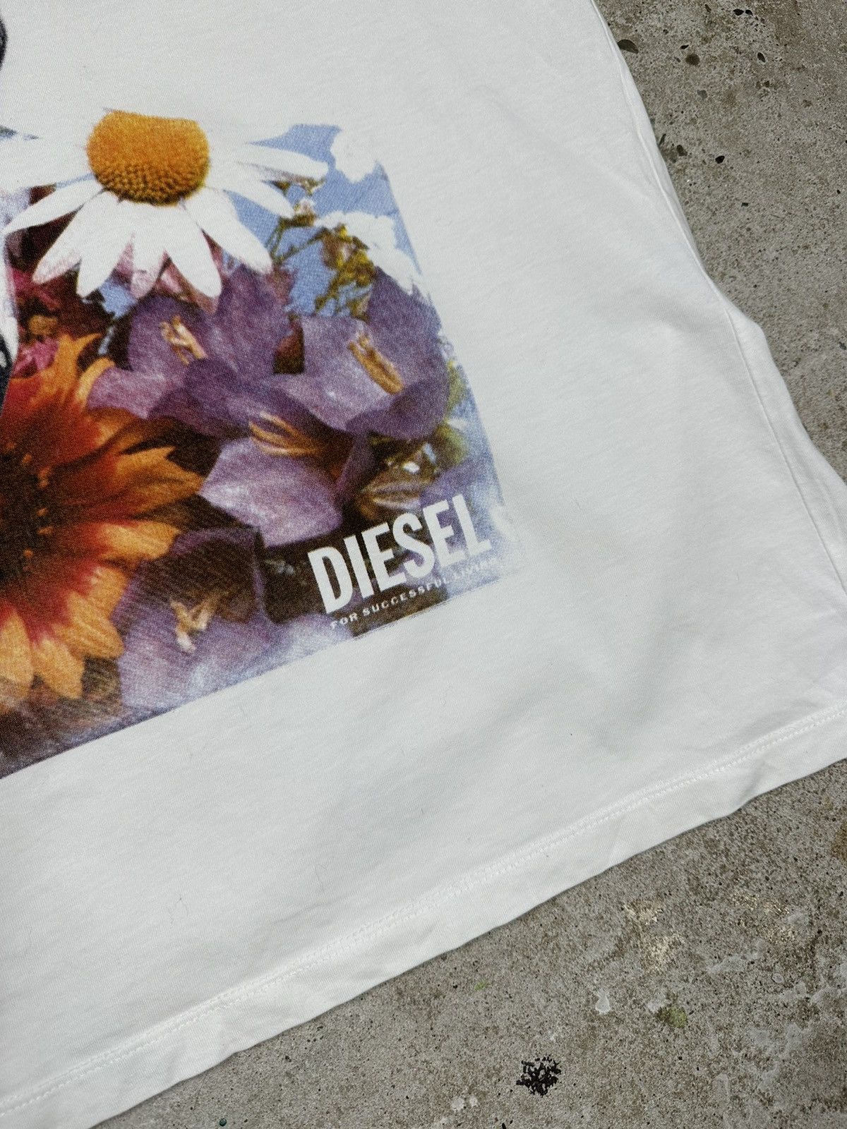 Diesel Vintage Diesel Hand Skull White Tee T Shirt Size US L / EU 52-54 / 3 - 3 Thumbnail