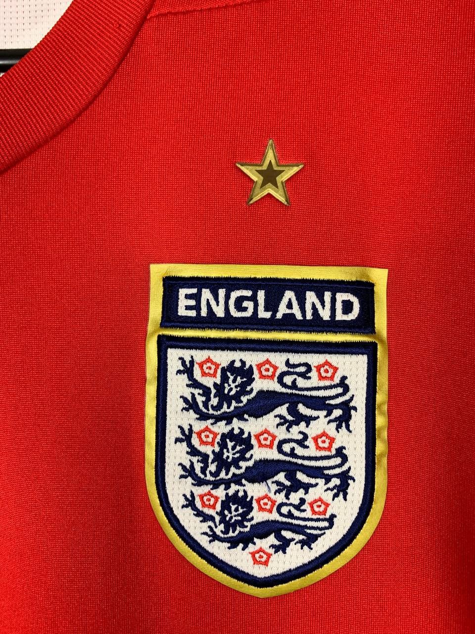 Umbro ENGLAND Away Football Shirt 2006–2008 Umbro Red Jersey BNWOT Size US L / EU 52-54 / 3 - 8 Thumbnail