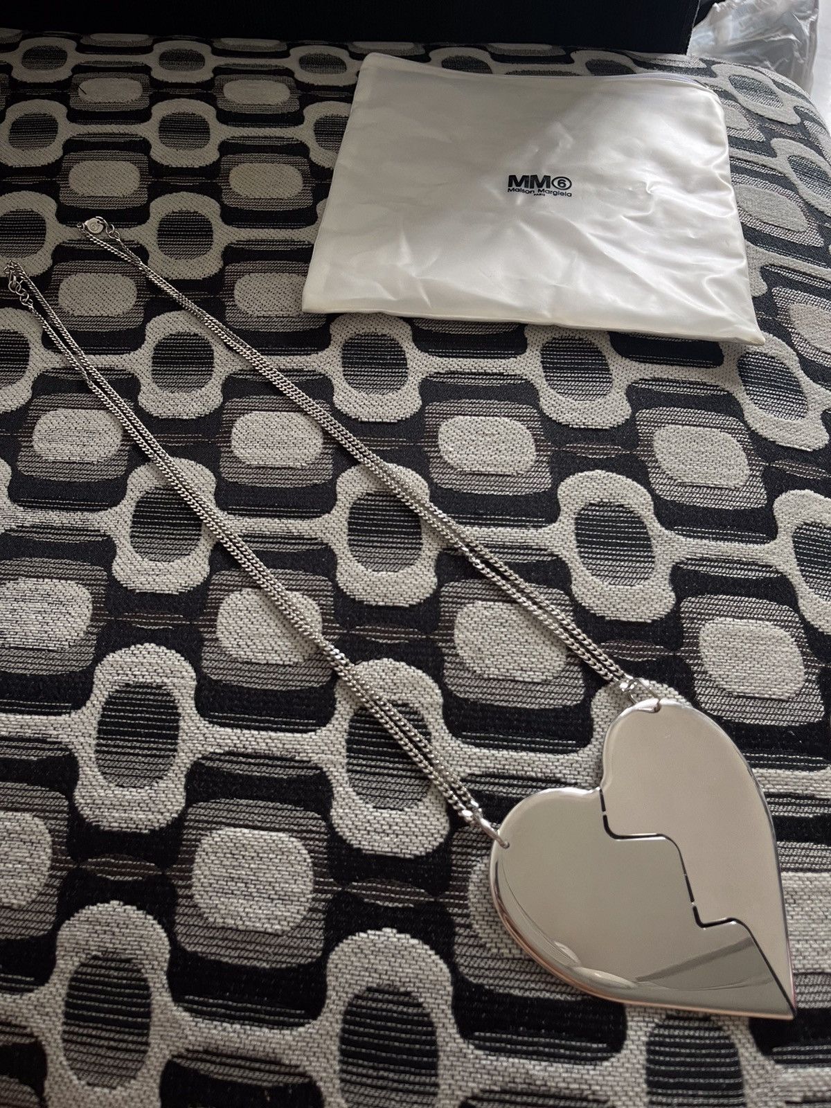 Maison Margiela Maison Margiela Oversized Broken Heart Necklace Size ONE SIZE - 9 Thumbnail